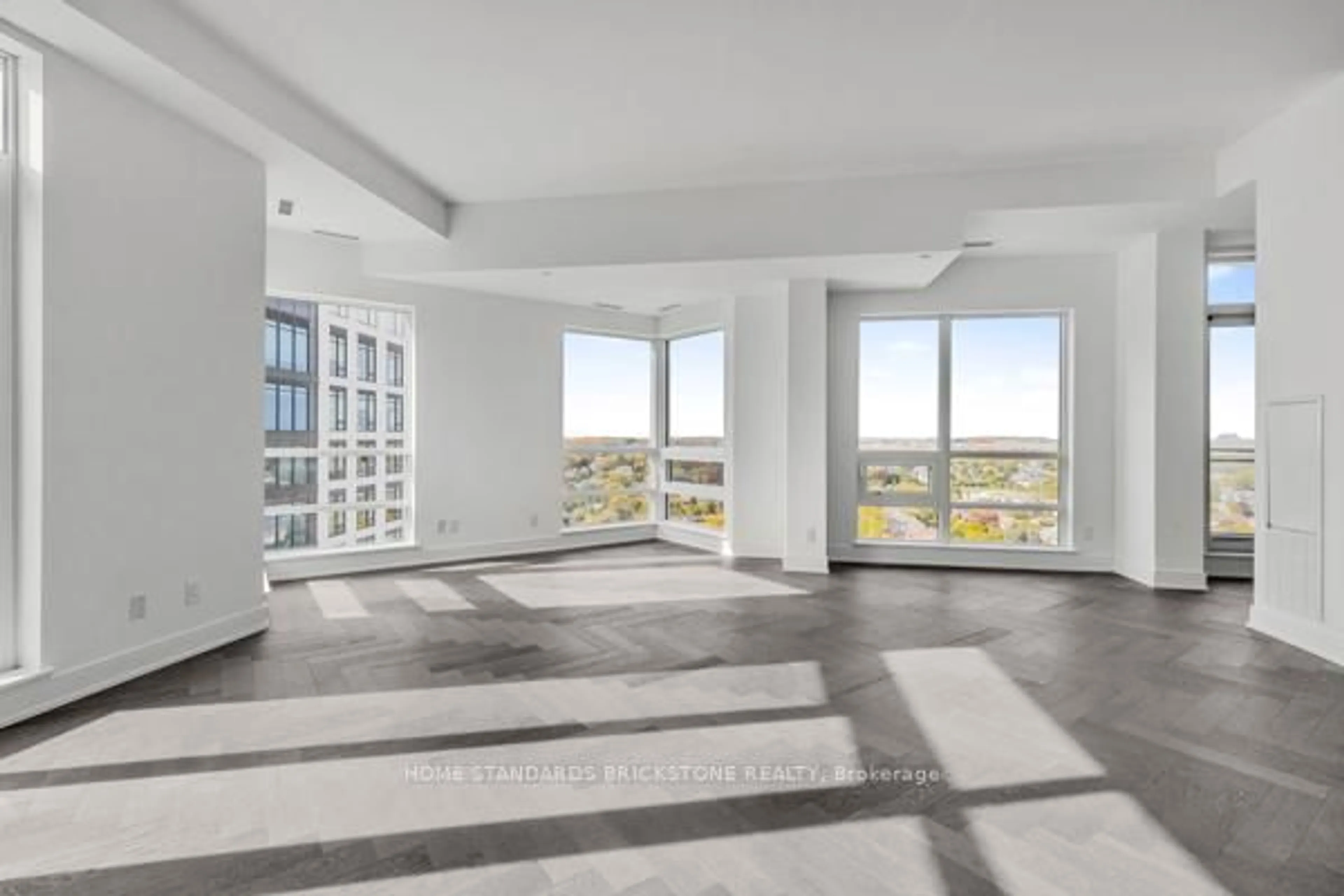 Indoor foyer for 8888 Yonge St #1301, Richmond Hill Ontario L4C 5V6