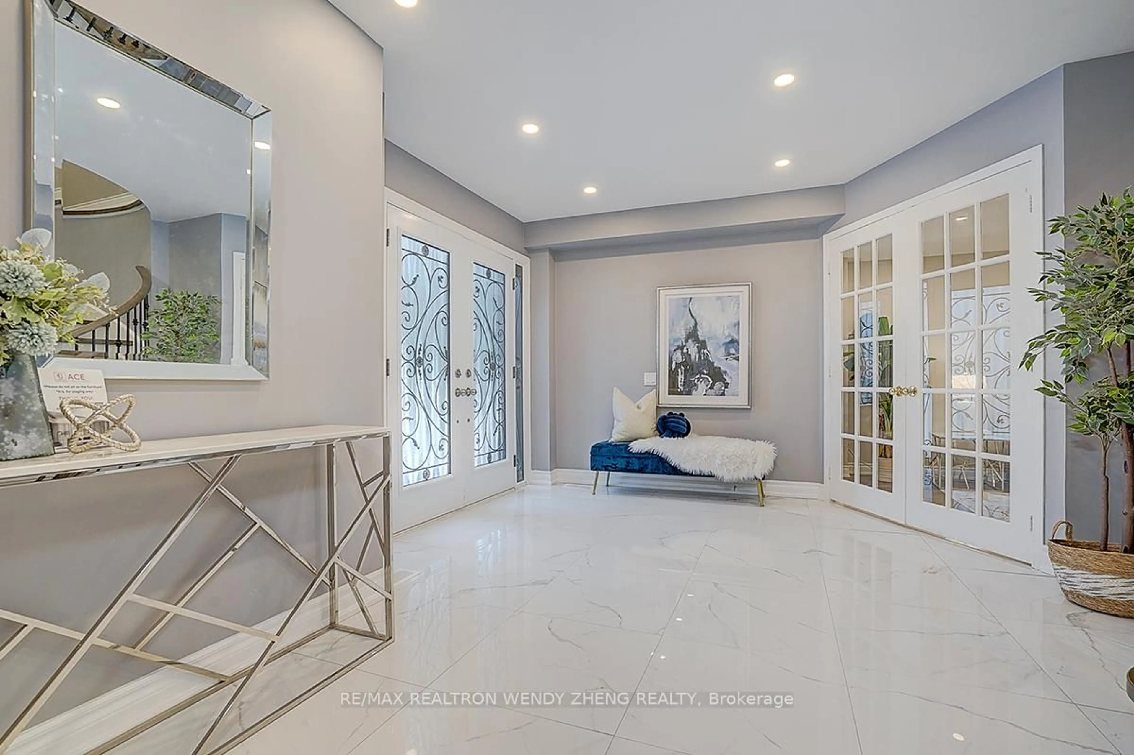 Indoor entryway for 23 Baycliffe Rd, Markham Ontario L3R 7T9