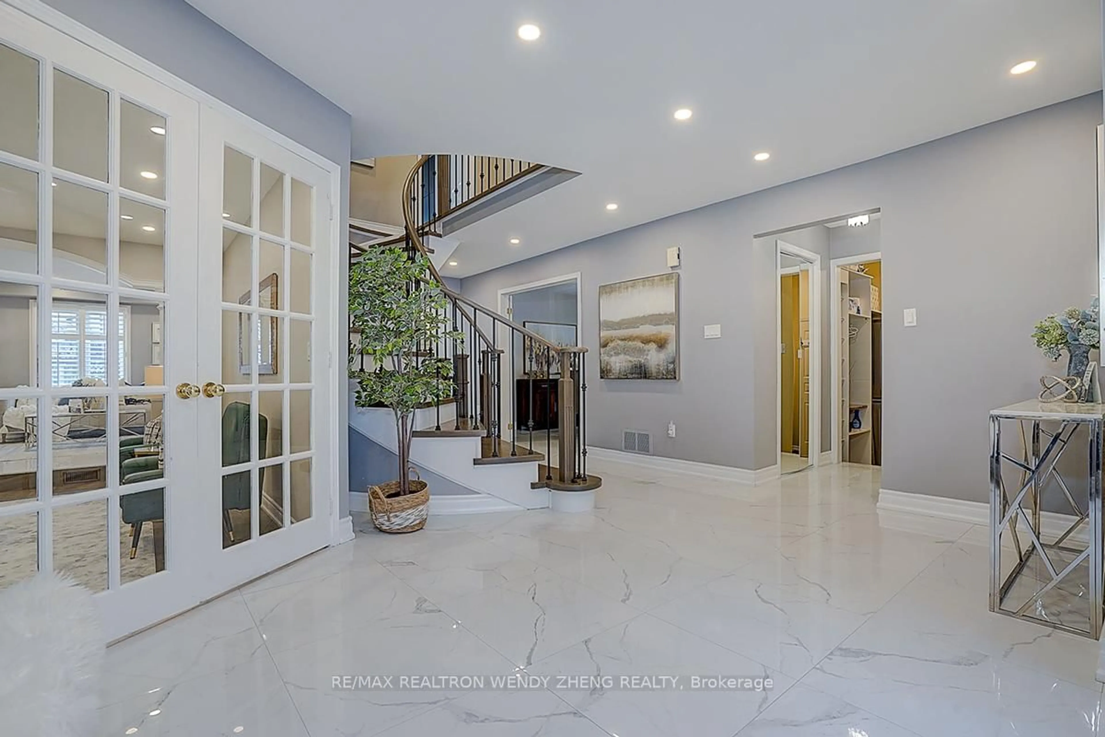 Indoor foyer for 23 Baycliffe Rd, Markham Ontario L3R 7T9