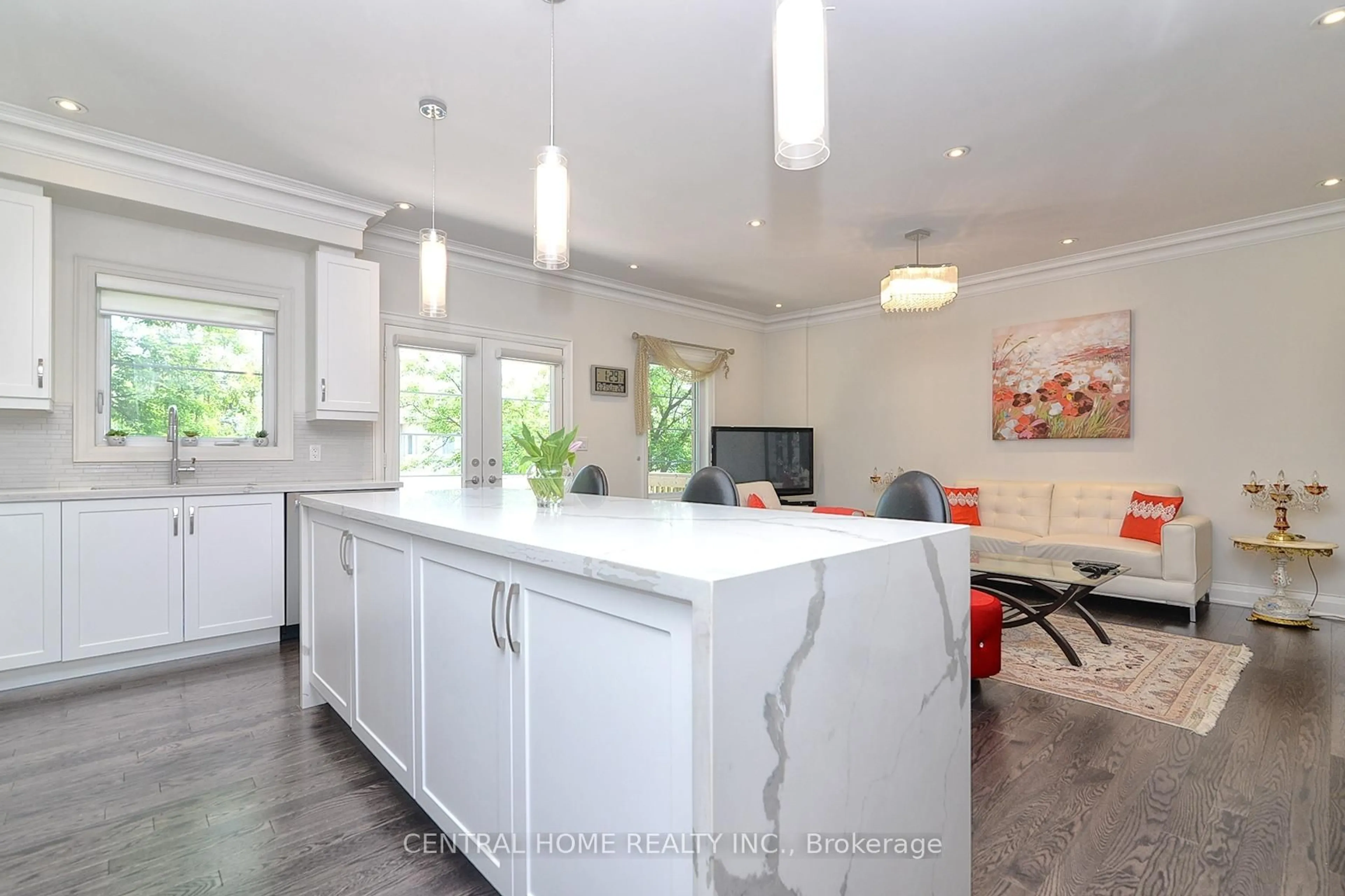 Contemporary kitchen, unknown for 47 Divon Lane, Richmond Hill Ontario L4B 0G4