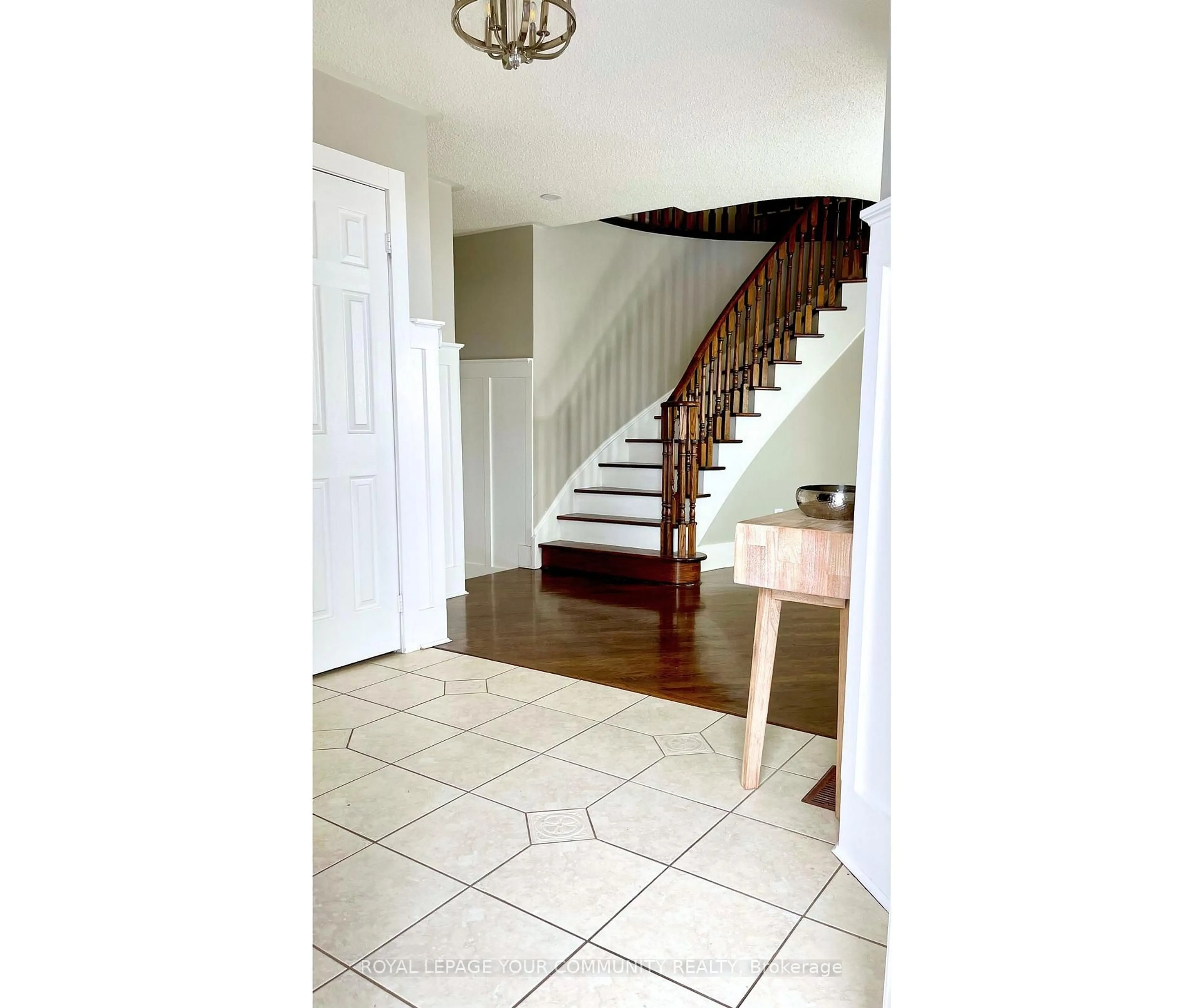 Indoor entryway for 31 Giotto Cres, Vaughan Ontario L6A 3N7