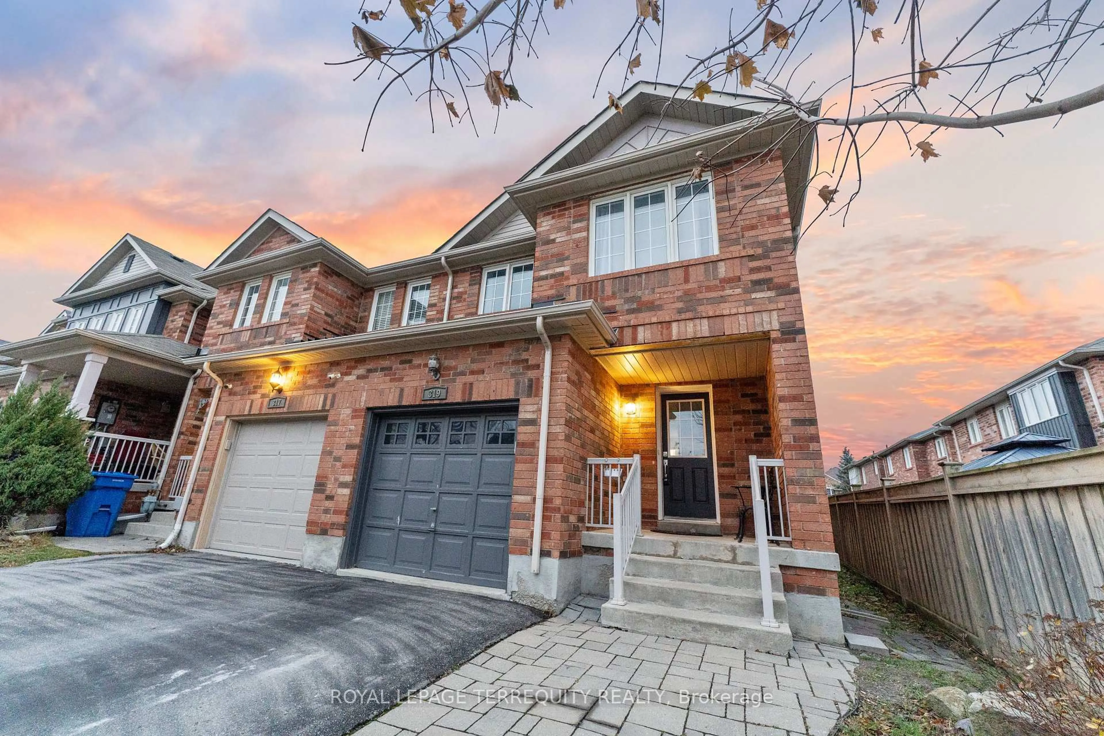 Home with brick exterior material, street for 319 Penndutch Circ, Whitchurch-Stouffville Ontario L4A 0P2