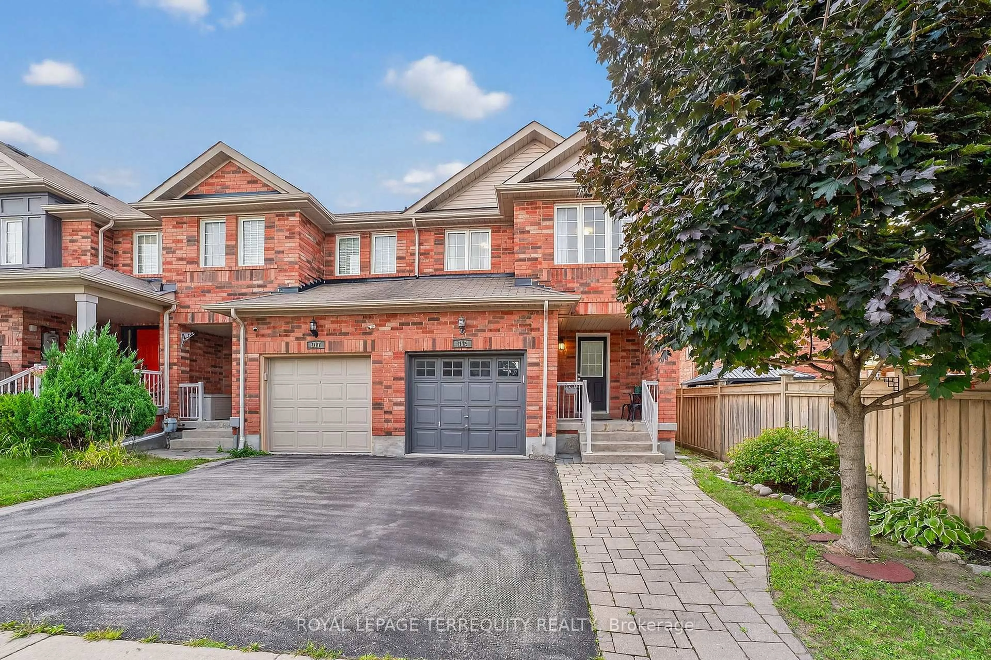 Home with brick exterior material, street for 319 Penndutch Circ, Whitchurch-Stouffville Ontario L4A 0P2