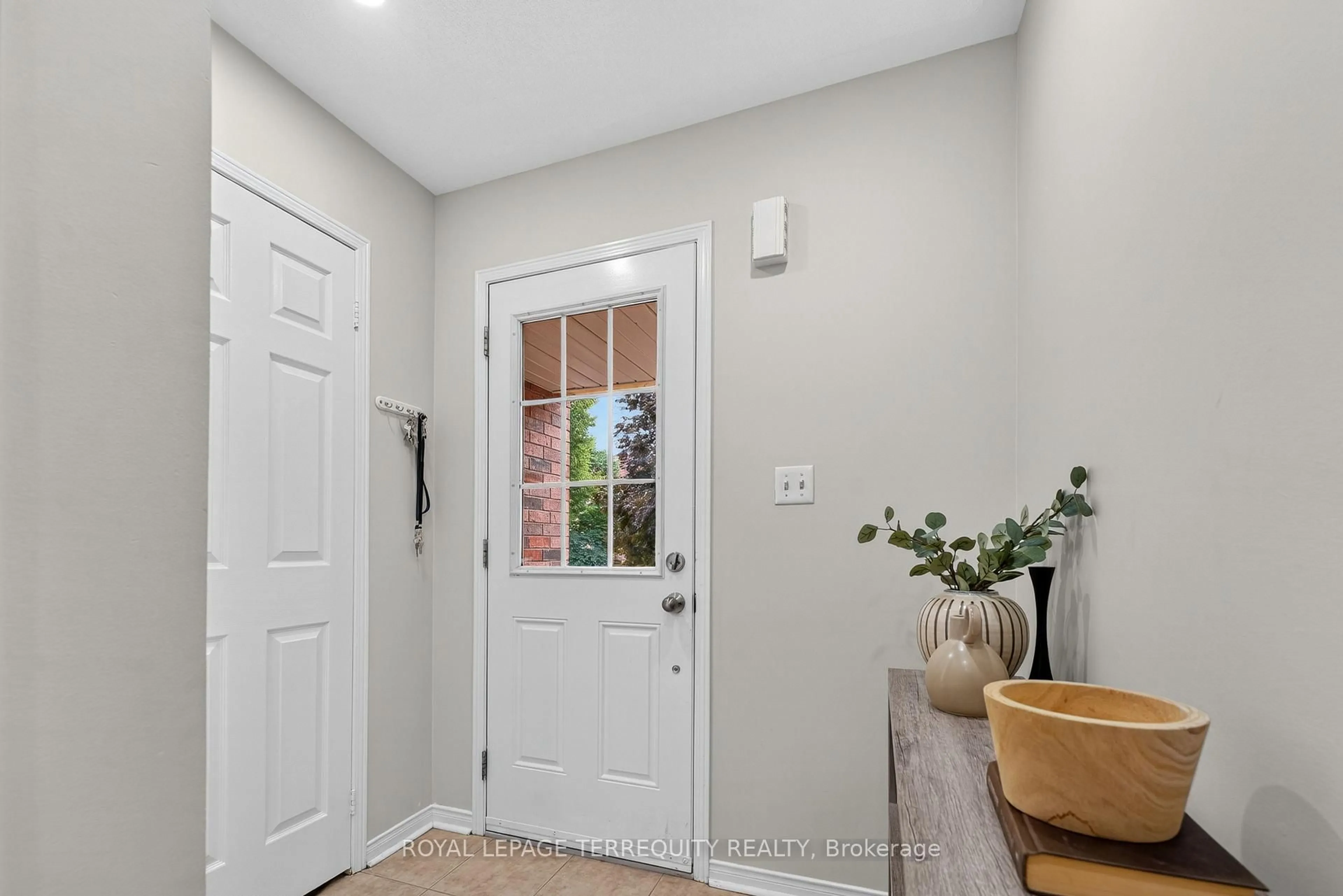 Indoor entryway for 319 Penndutch Circ, Whitchurch-Stouffville Ontario L4A 0P2
