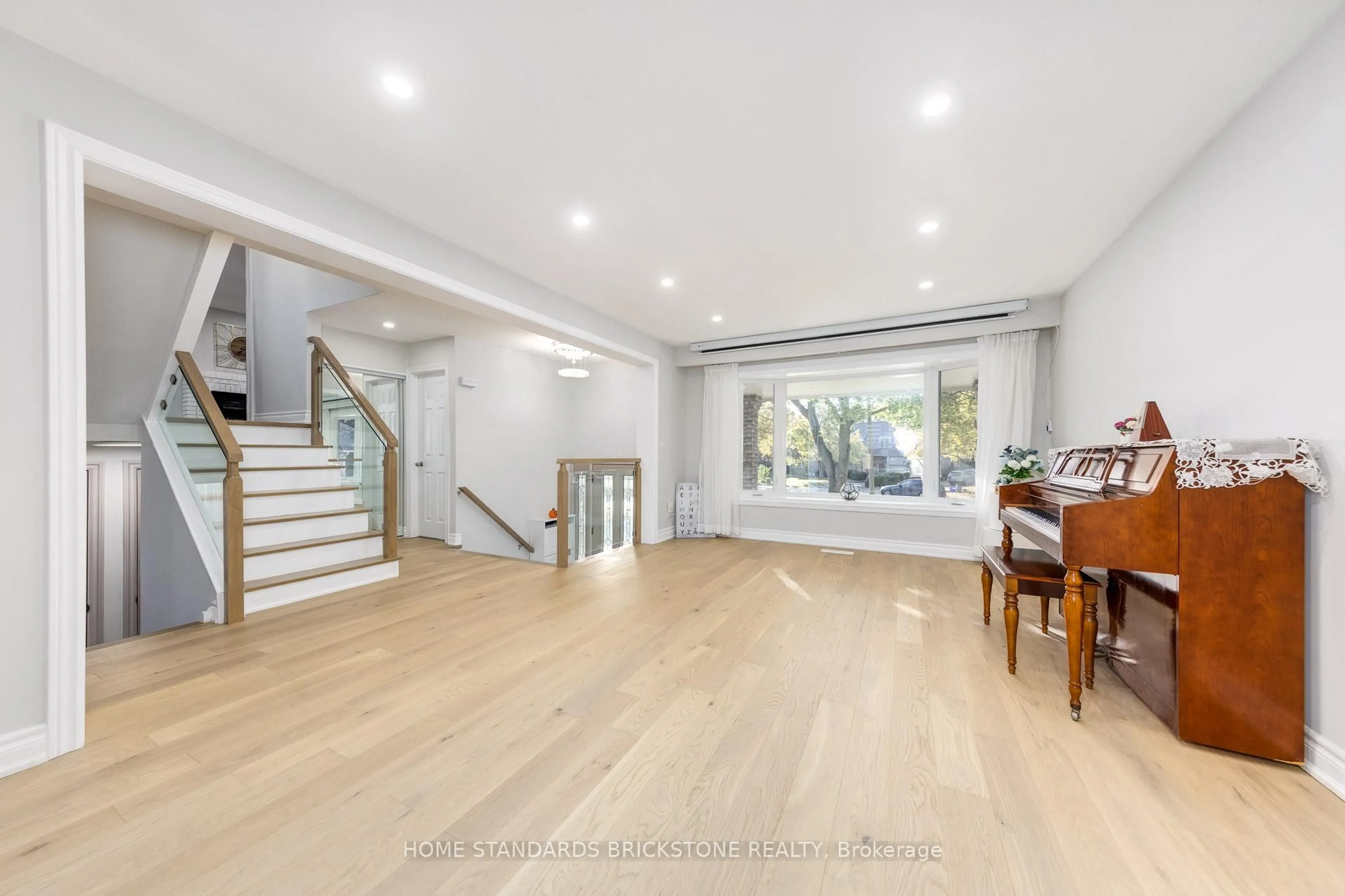 Indoor foyer for 25 Hester Crt, Markham Ontario L3T 3K4