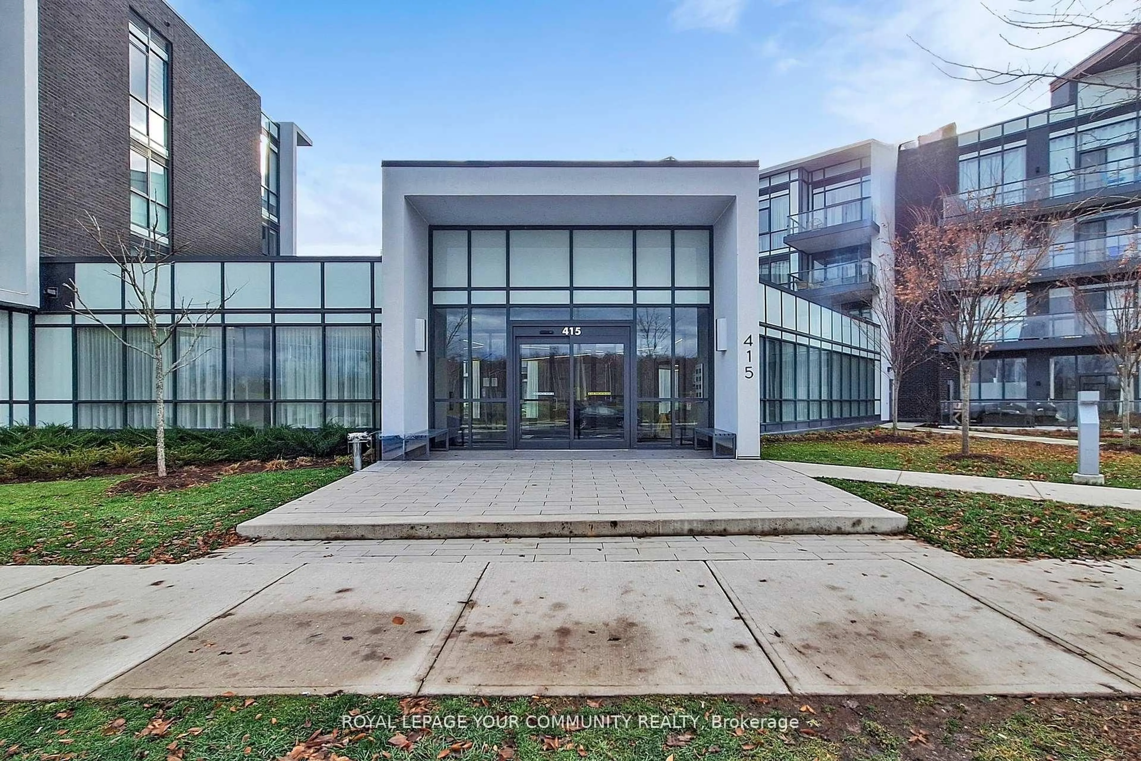 Indoor foyer for 415 Sea Ray Ave #348, Innisfil Ontario L9S 0N9