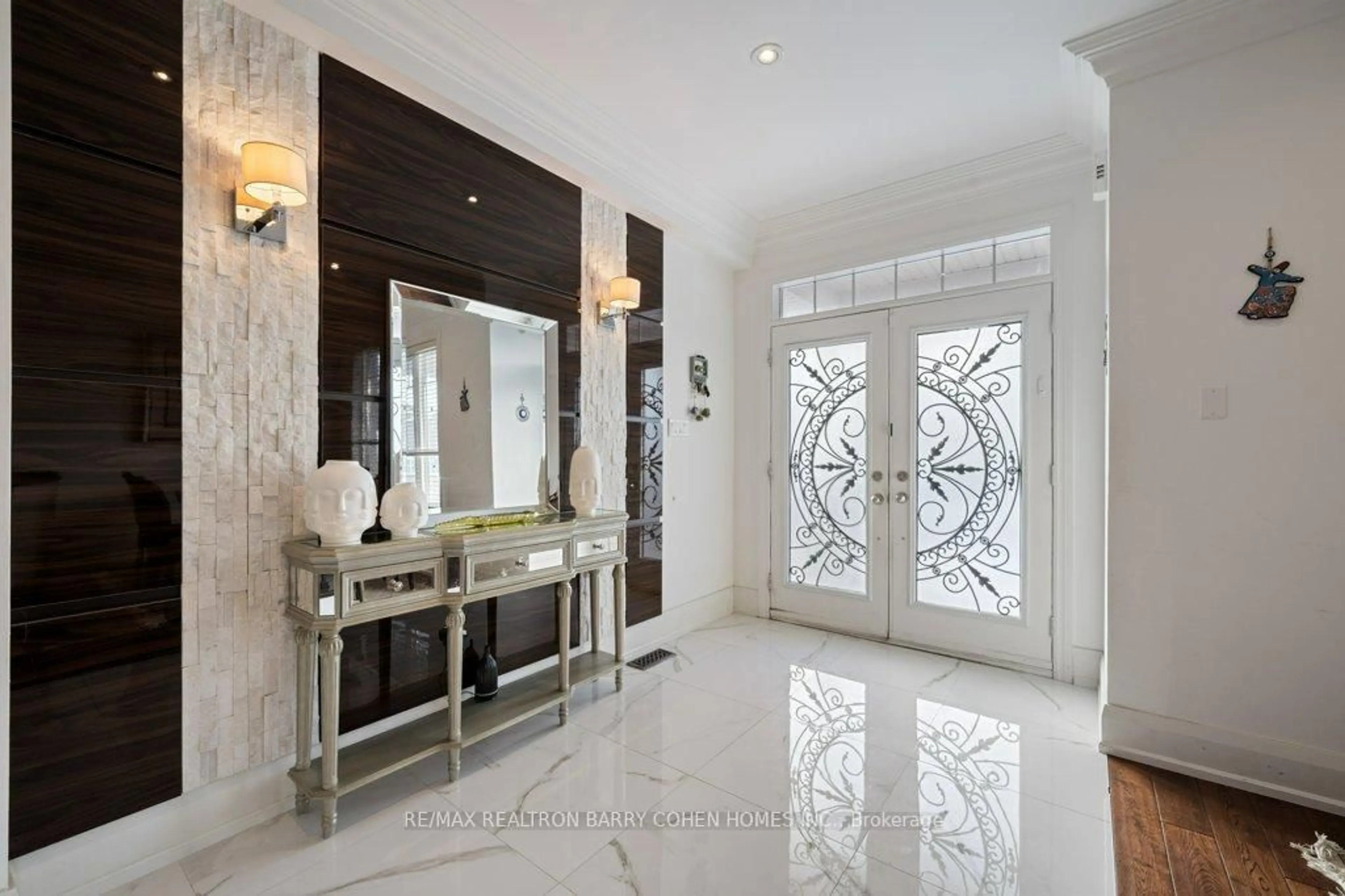 Indoor foyer for 17 Lourakis St, Richmond Hill Ontario L4E 0J5