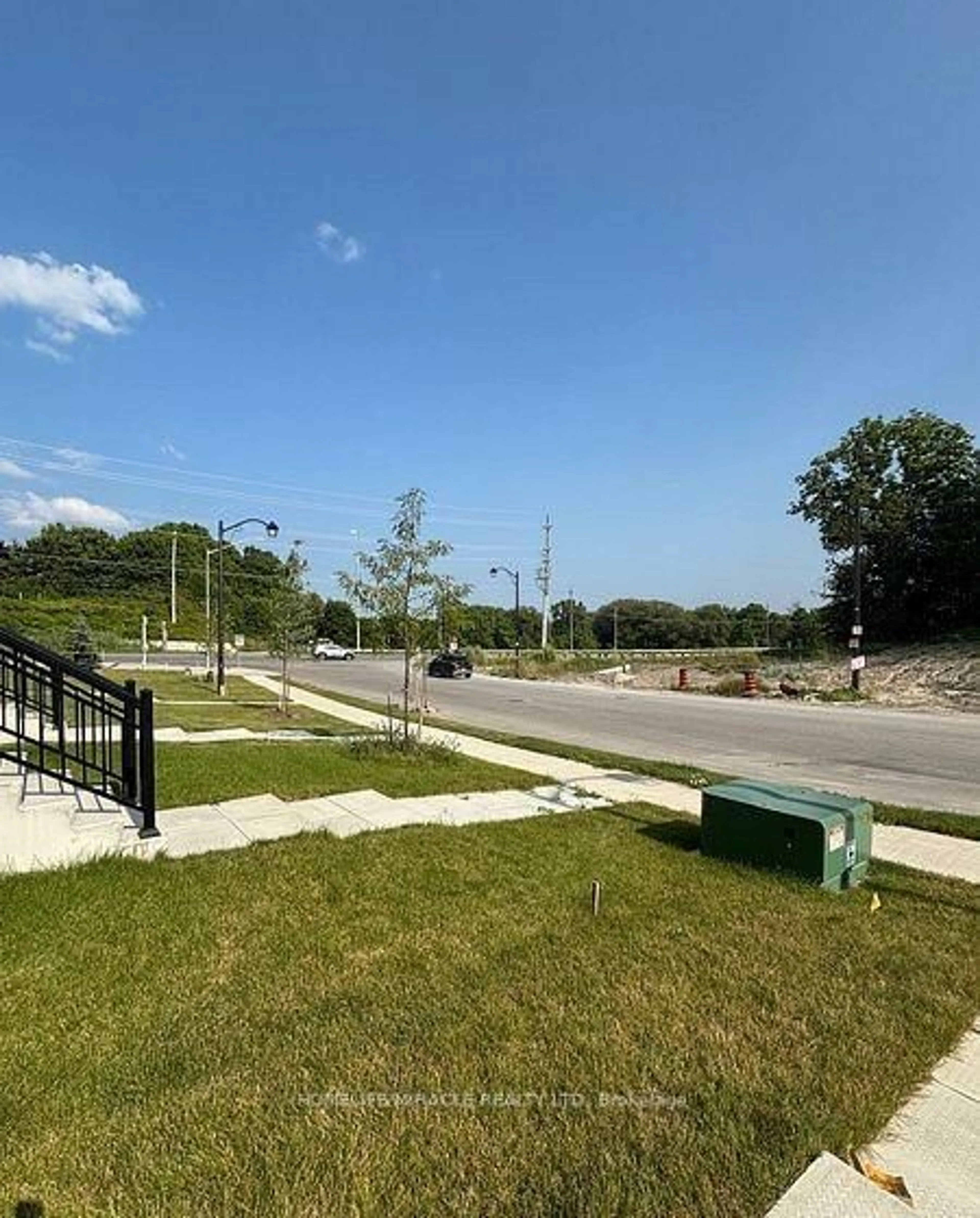A pic from outside/outdoor area/front of a property/back of a property/a pic from drone, street for 8 Bennington Rd, Newmarket Ontario L3X 0M8