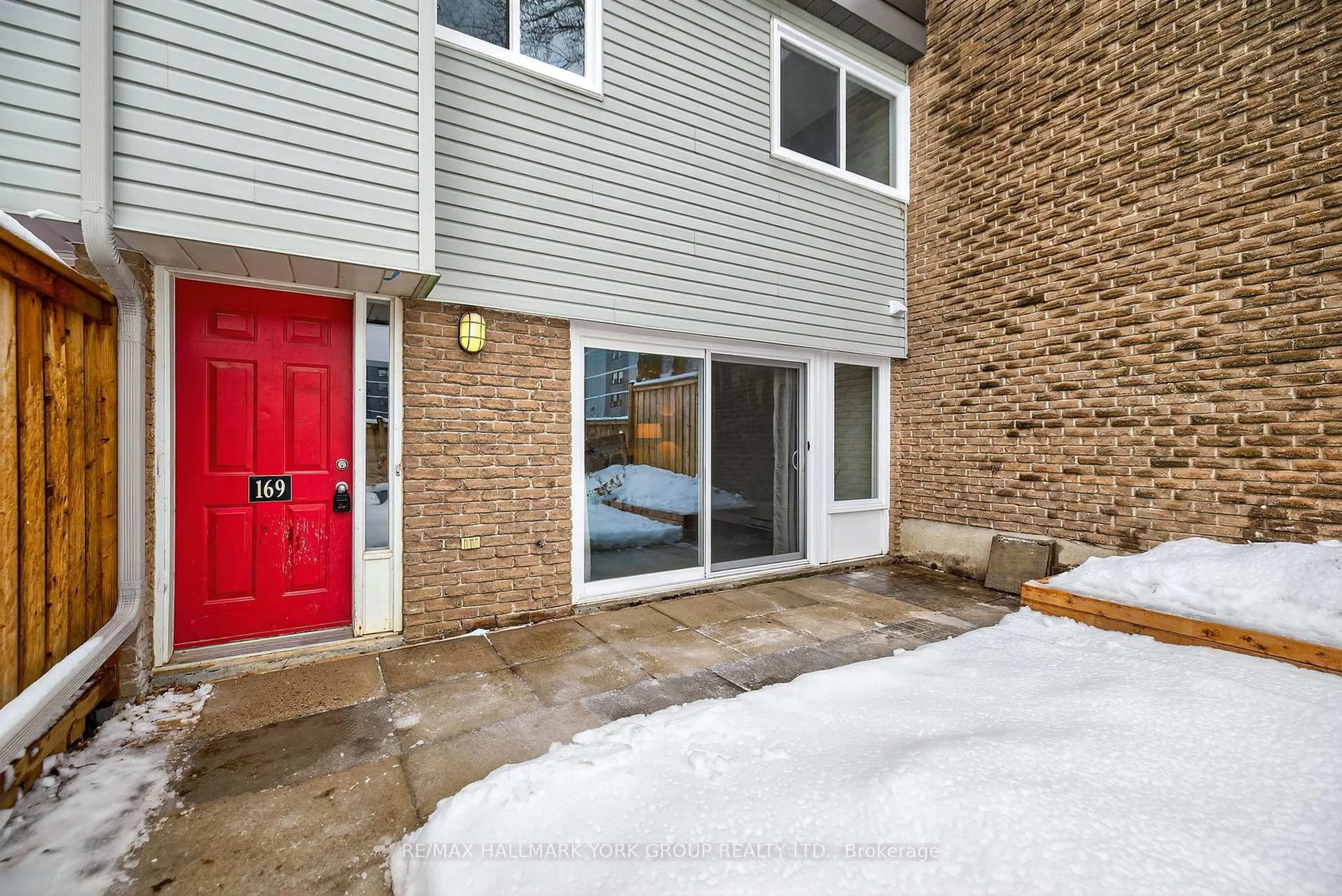Unknown for 169 Milestone Cres #33, Aurora Ontario L4G 3M2