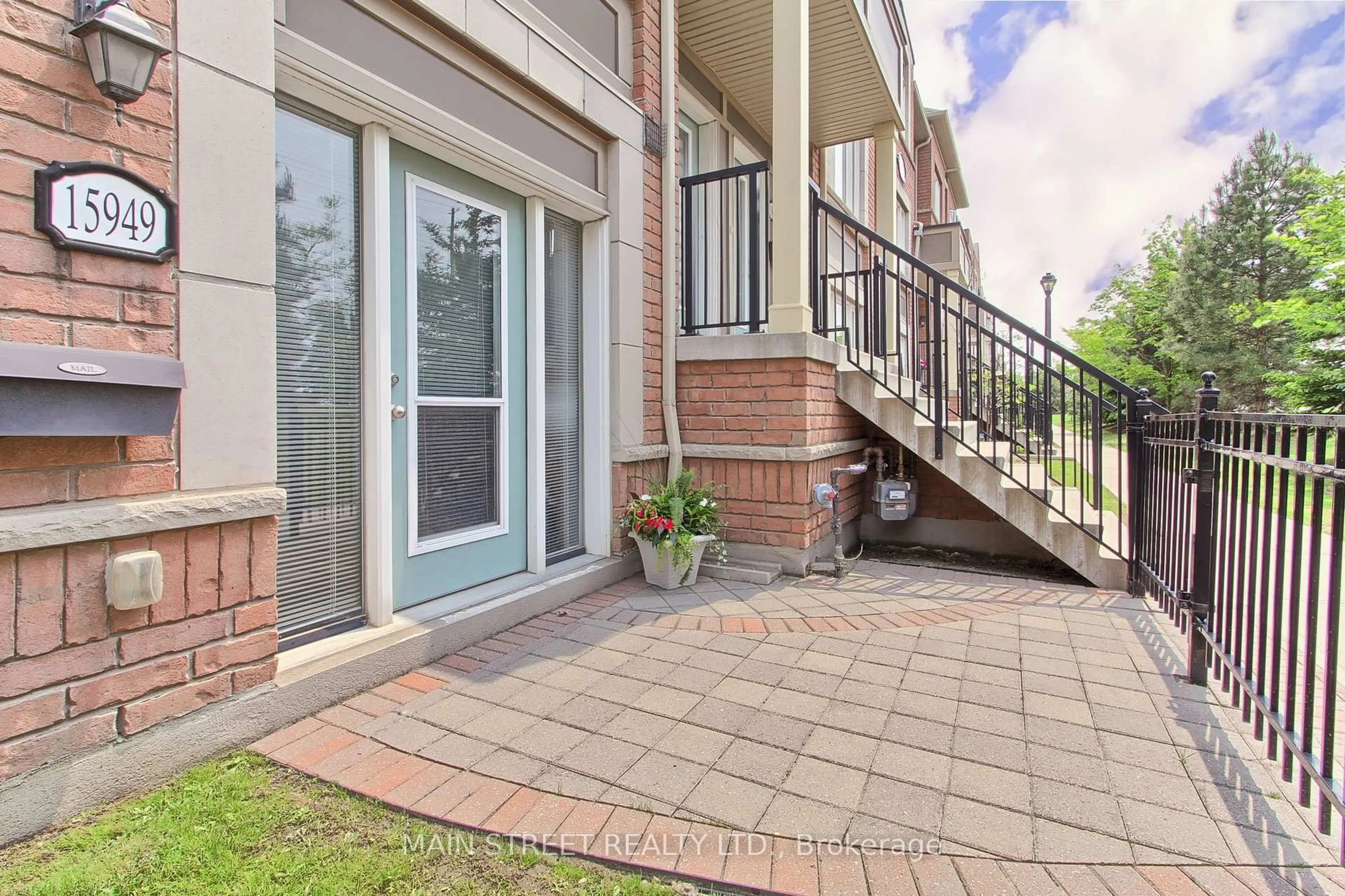 Patio, street for 15949 Bayview Ave #4, Aurora Ontario L4G 0S3