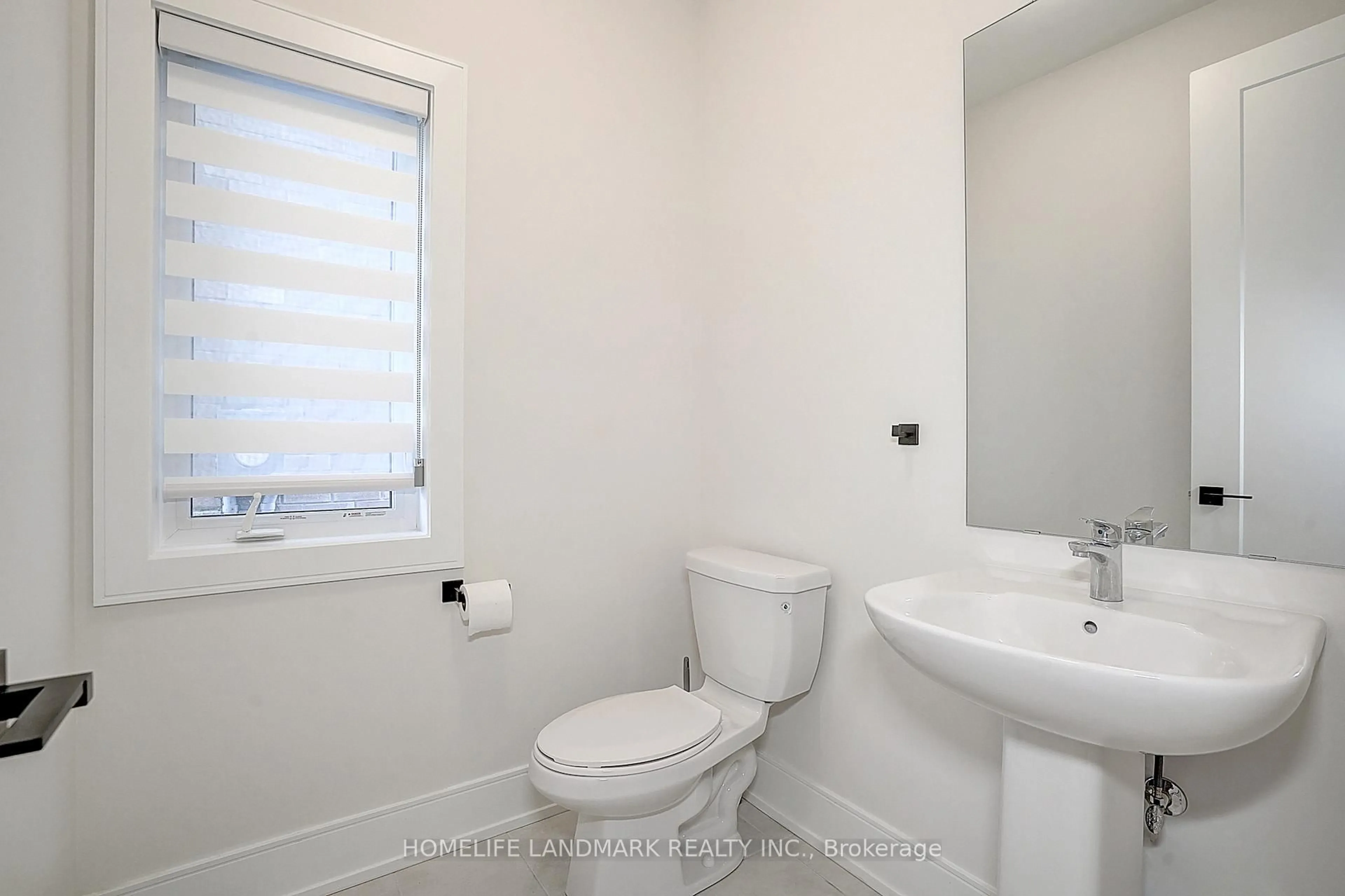 Standard bathroom, unknown for 106 Angus Morton Cres, East Gwillimbury Ontario L9N 1S4