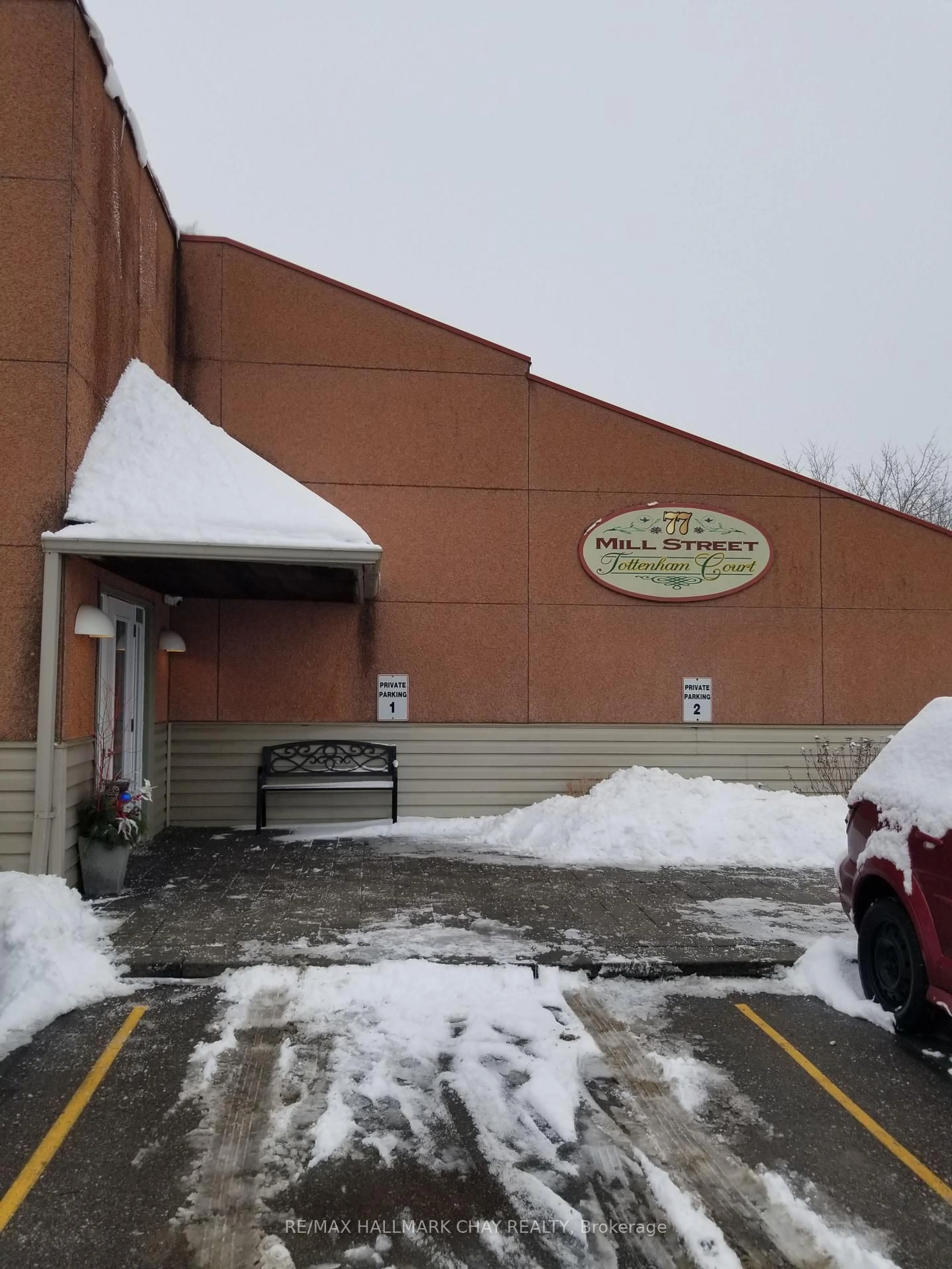 Indoor foyer for 77 Mill St #2, New Tecumseth Ontario L0G 1W0
