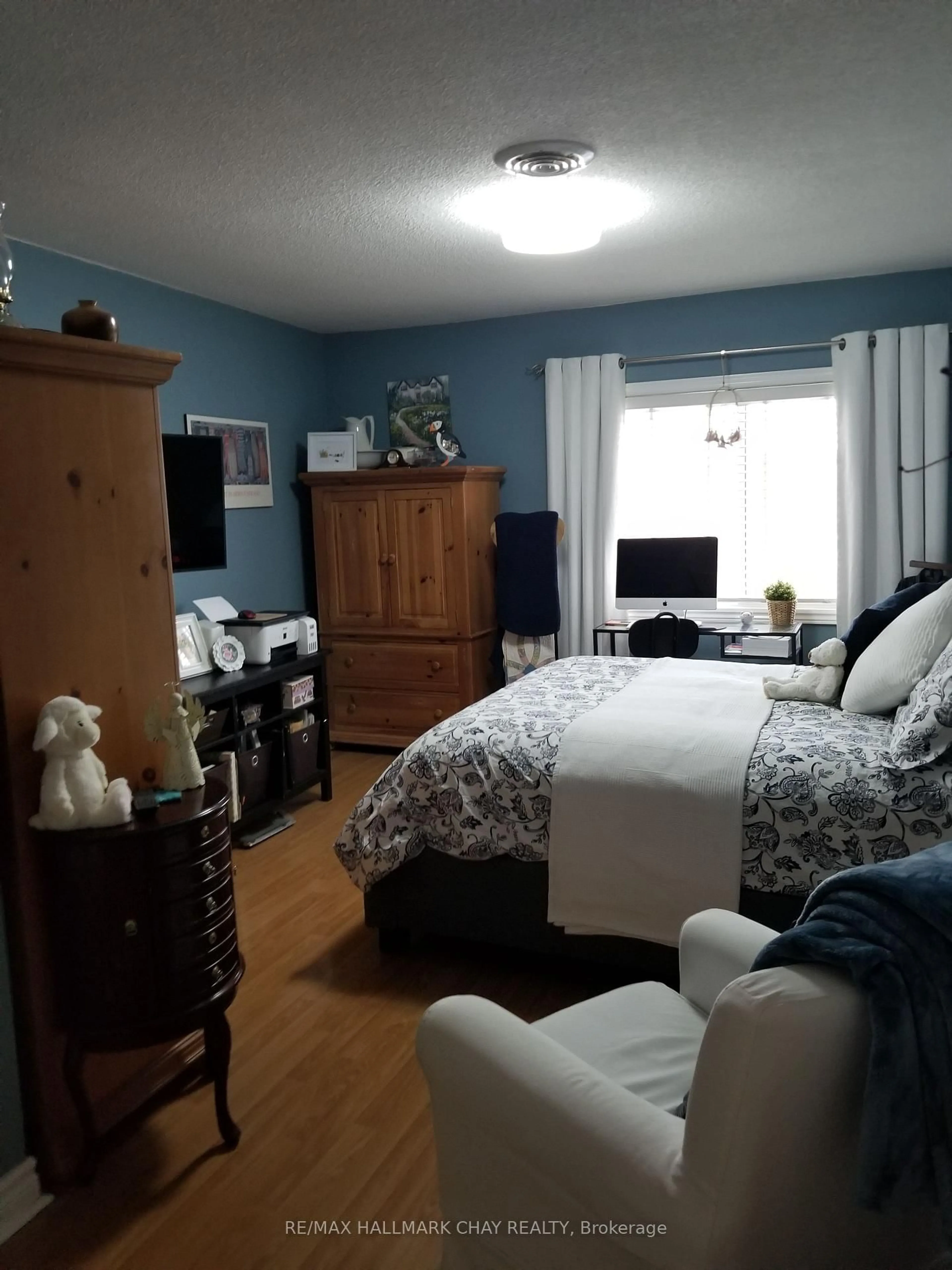 A pic of a room for 77 Mill St #2, New Tecumseth Ontario L0G 1W0