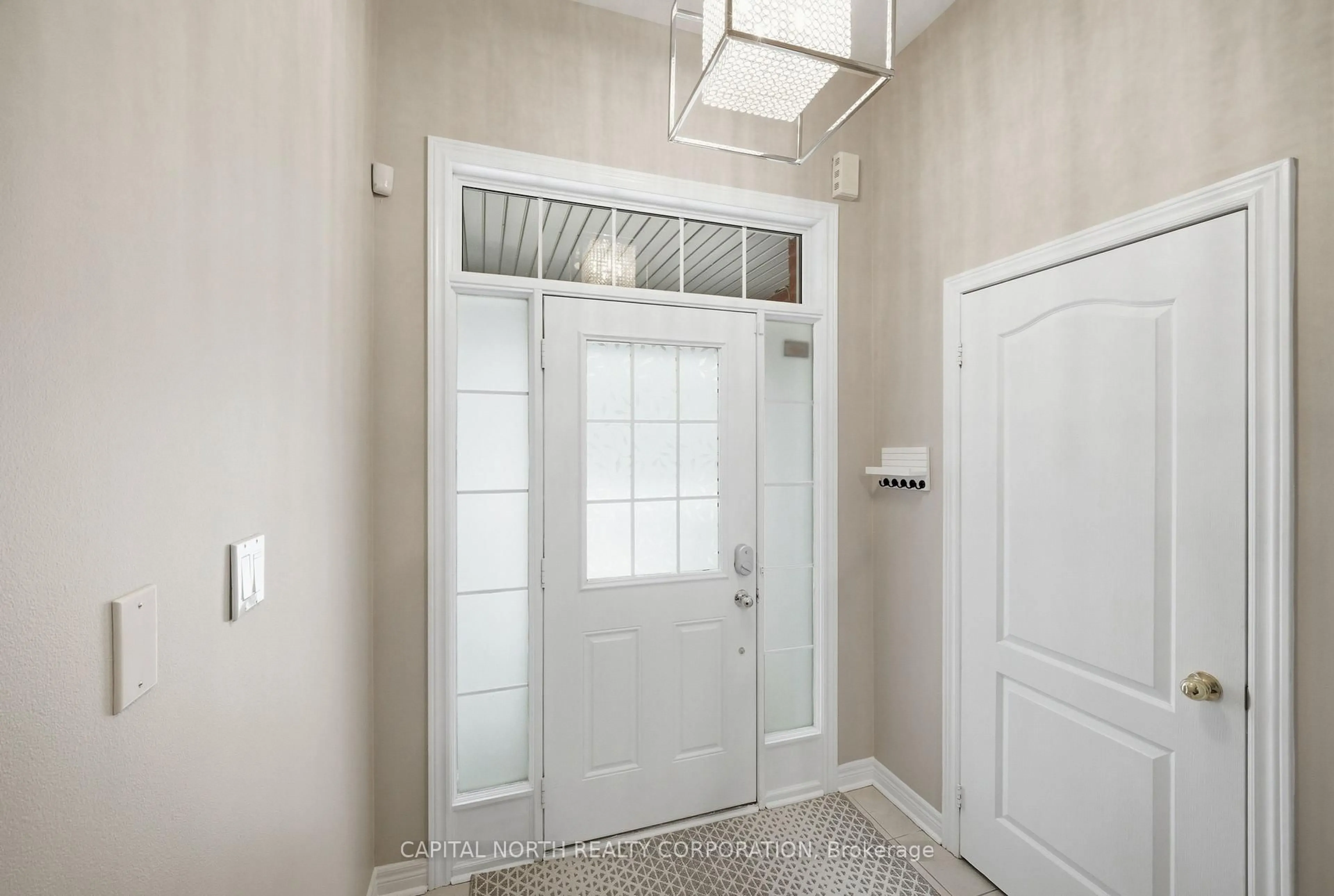 Indoor entryway for 24 Gosnel Circ, Bradford West Gwillimbury Ontario L3Z 0G4