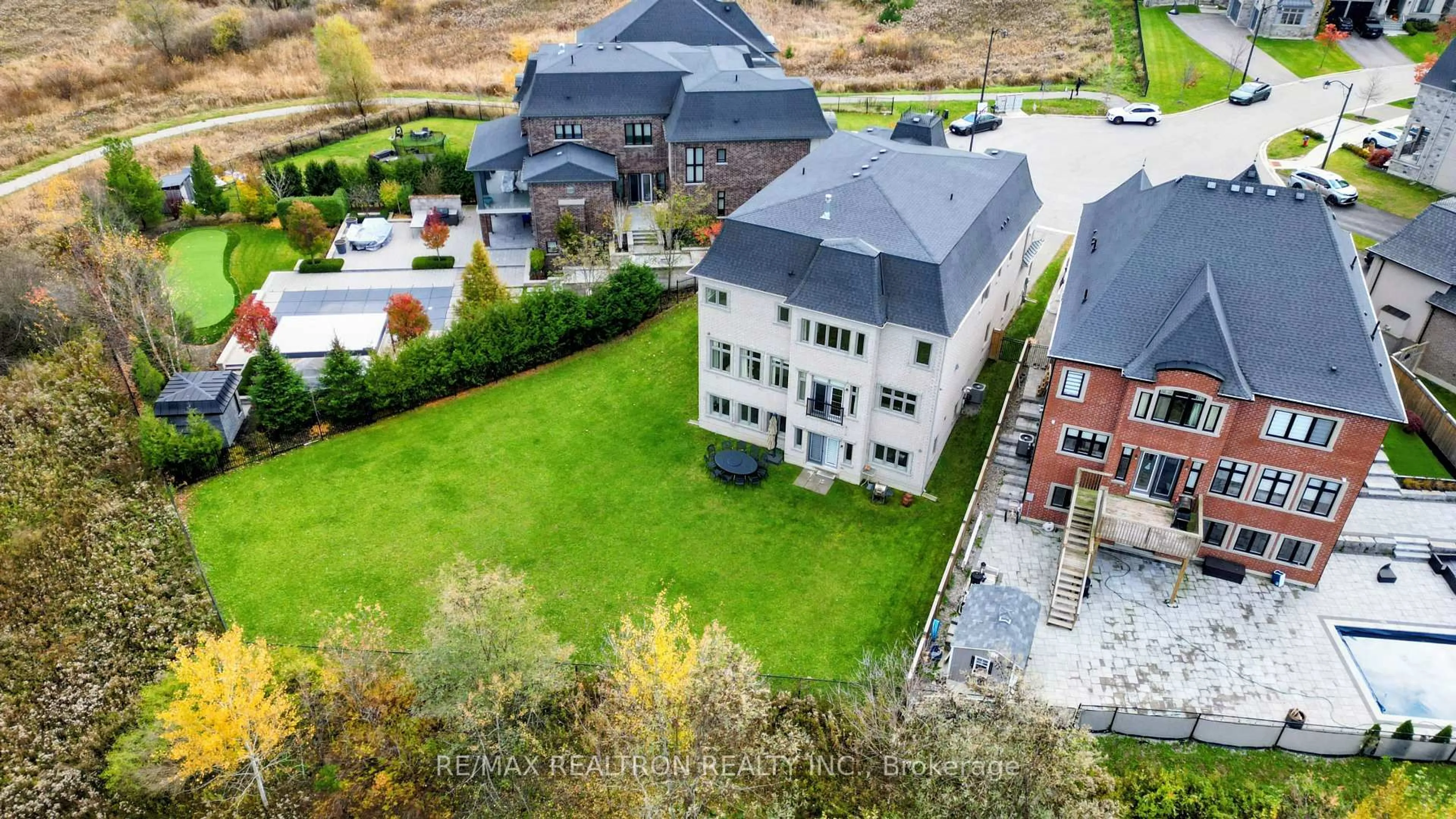 A pic from outside/outdoor area/front of a property/back of a property/a pic from drone, unknown for 56 Ria Crt, King Ontario L7B 0N5