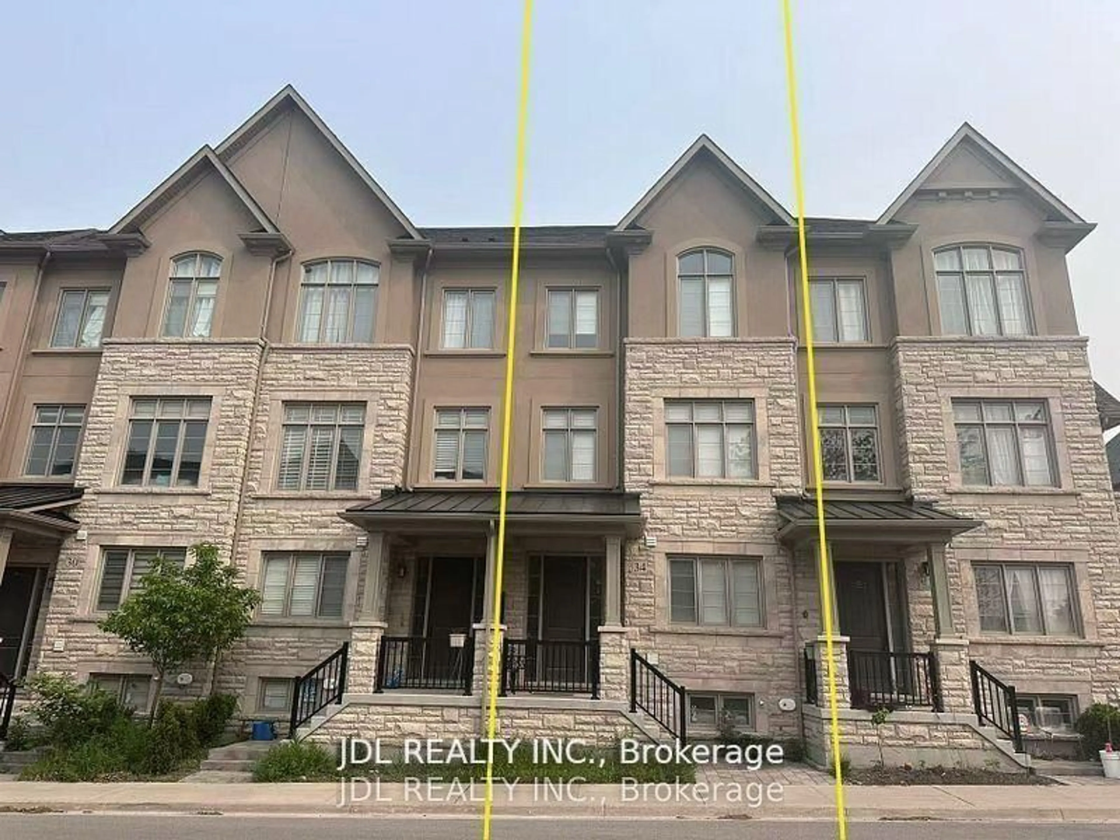 A pic from outside/outdoor area/front of a property/back of a property/a pic from drone, building for 34 Royal Aberdeen Rd Rd, Markham Ontario L6C 0Y5