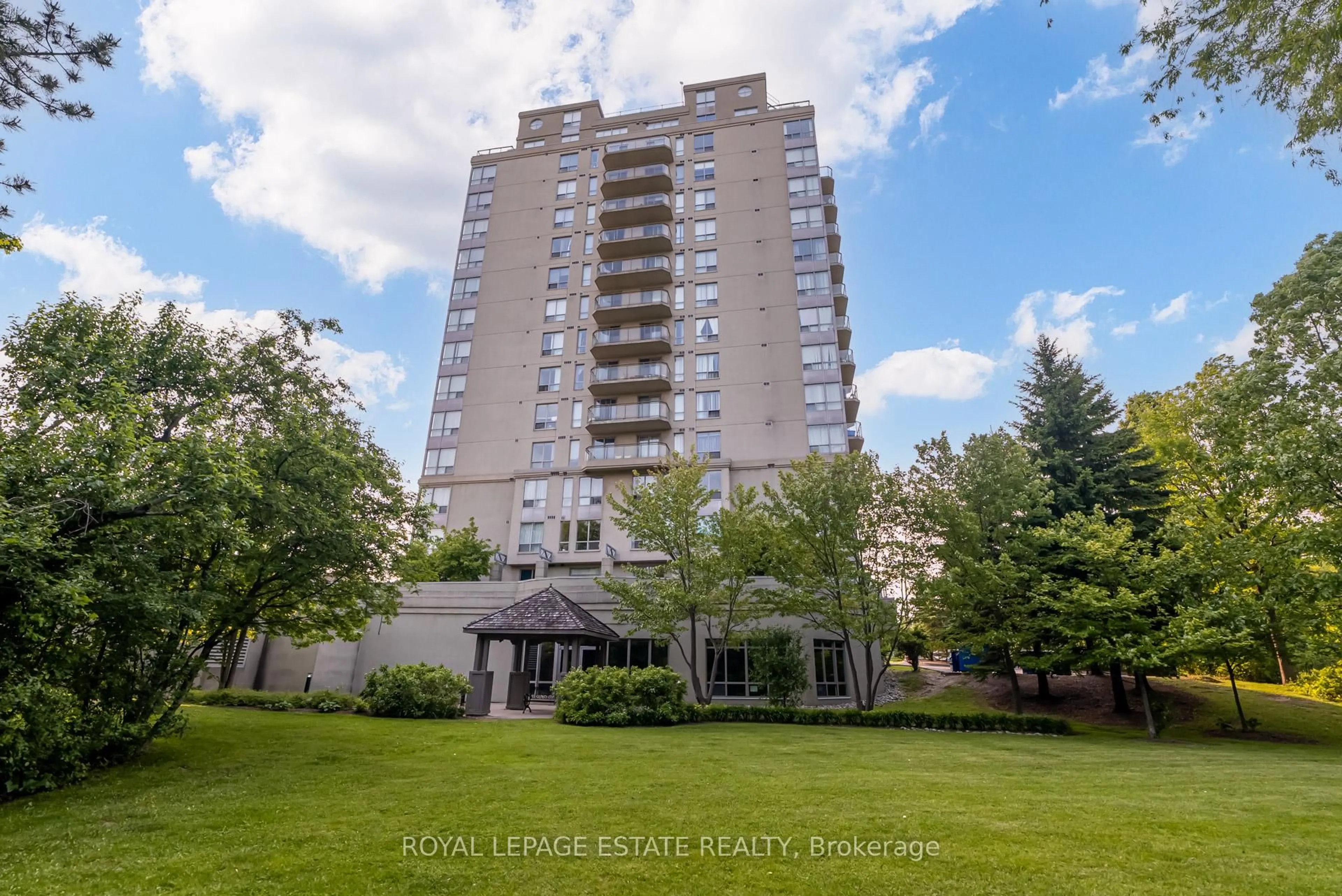 Patio, building for 399 South Park Rd #806, Markham Ontario L3T 7W6