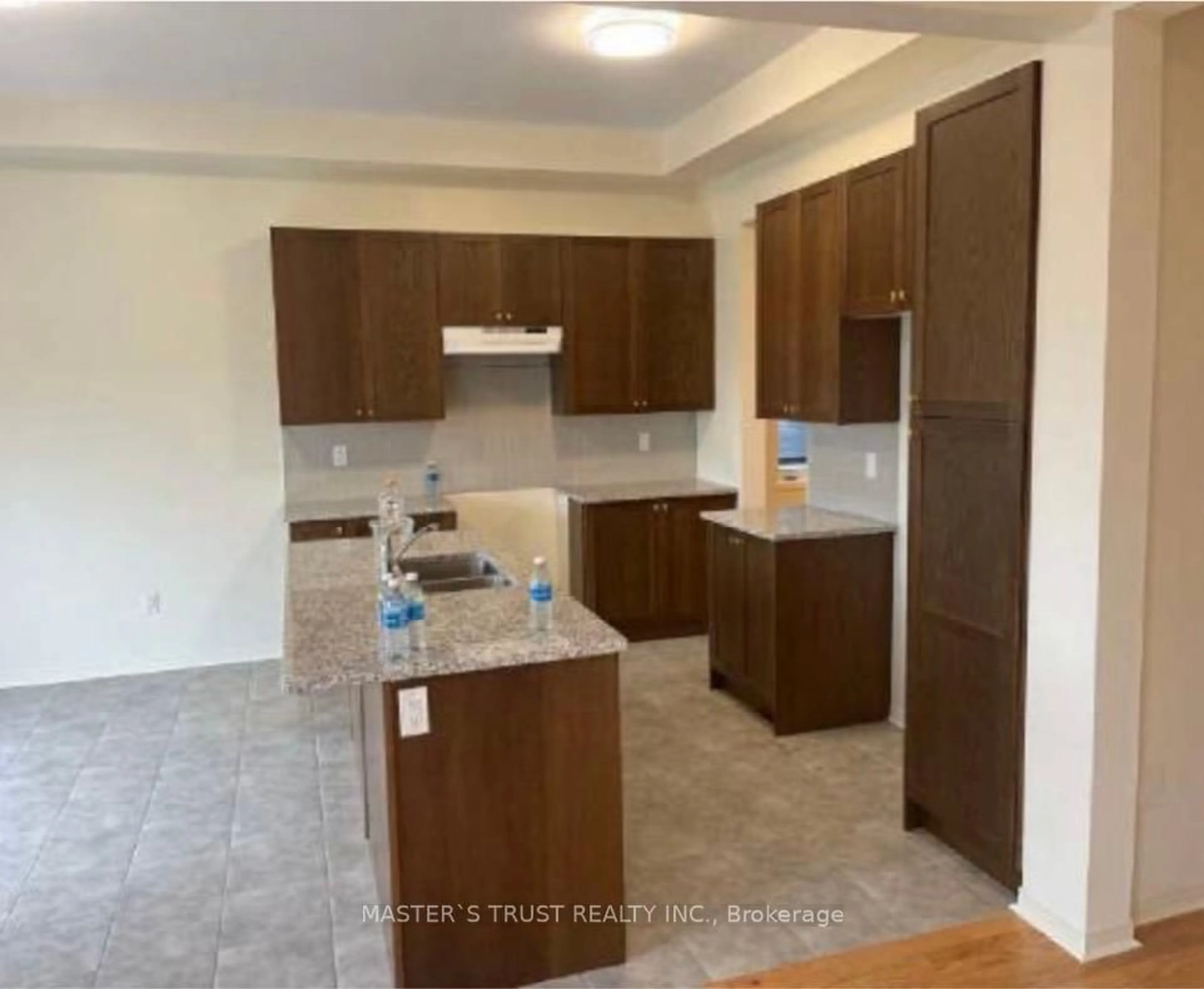 Open concept kitchen, ceramic/tile floor for 156 Hartney Dr, Richmond Hill Ontario L4S 0L1