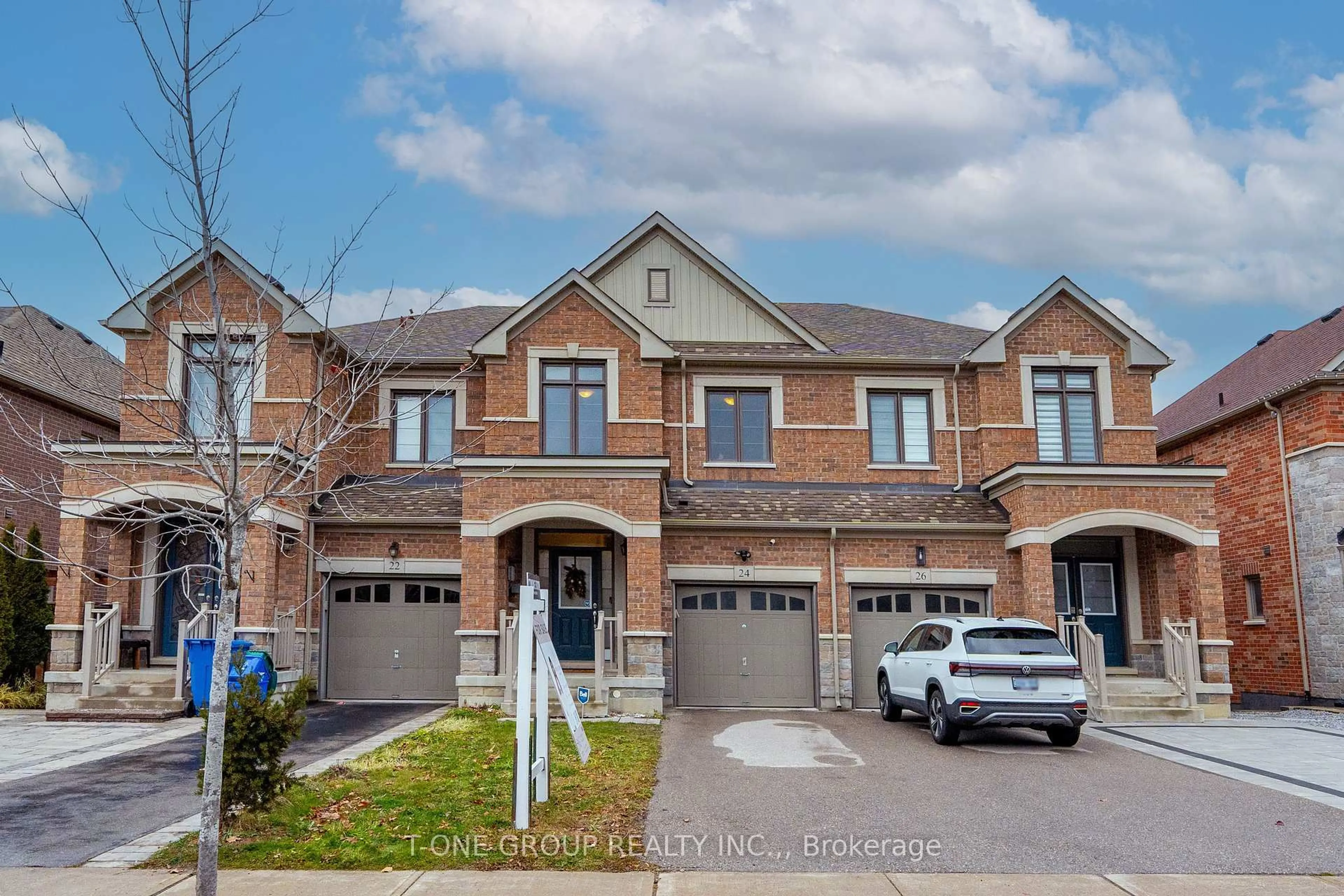 Home with brick exterior material, street for 24 Briarfield Ave, East Gwillimbury Ontario L9N 0P5