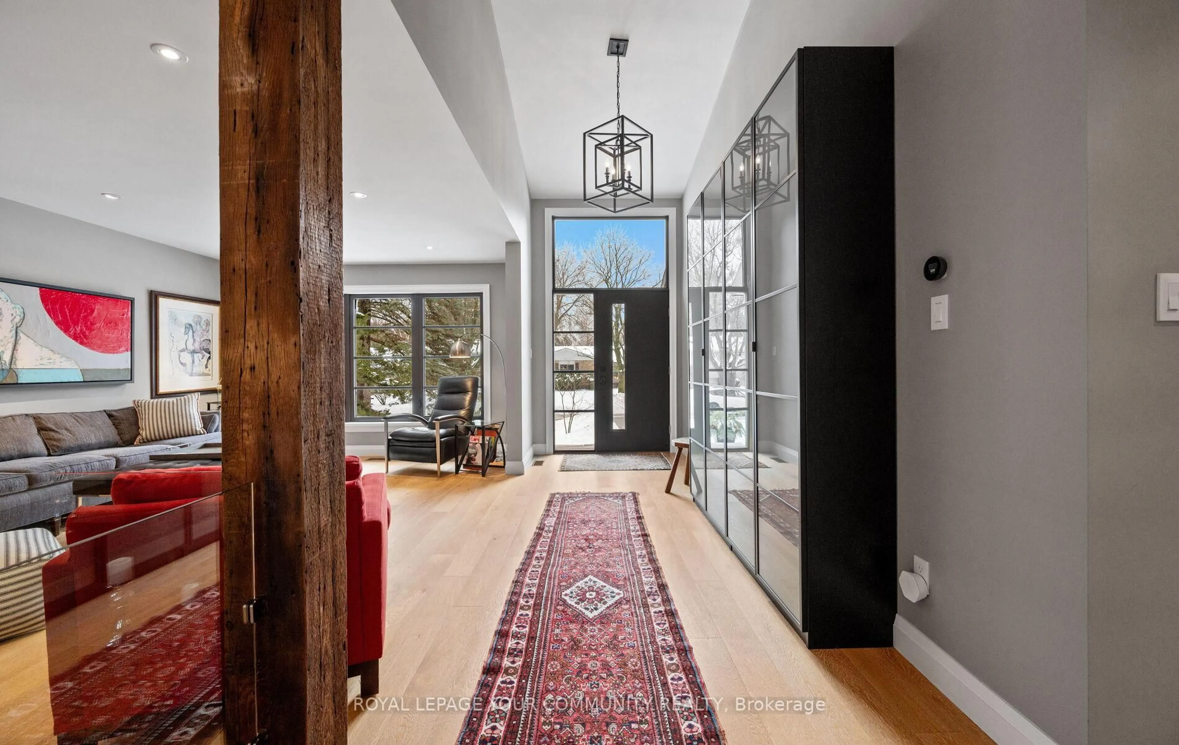 Indoor entryway for 12 Glenview Dr, Aurora Ontario L4G 2G8