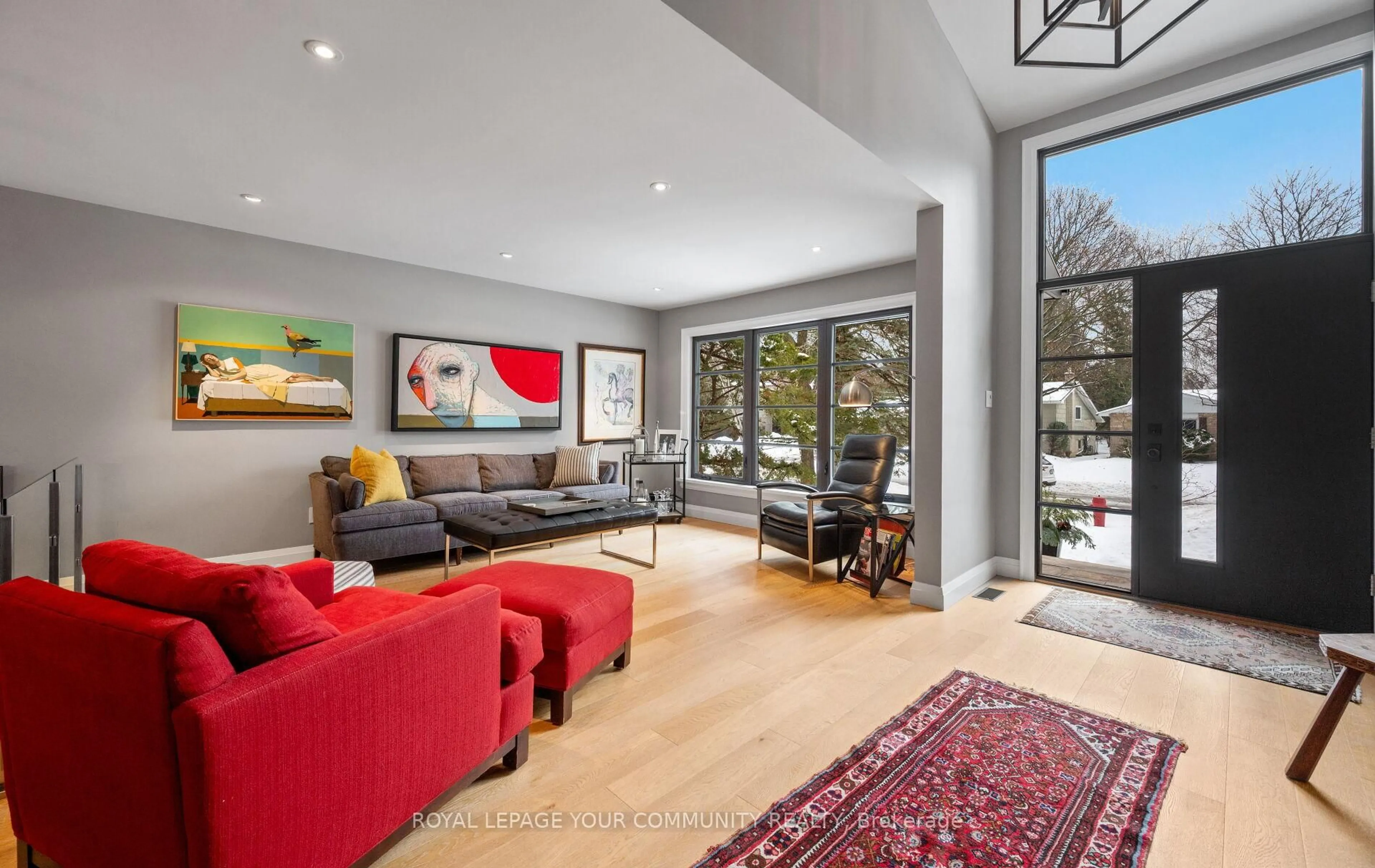 Living room with furniture, unknown for 12 Glenview Dr, Aurora Ontario L4G 2G8