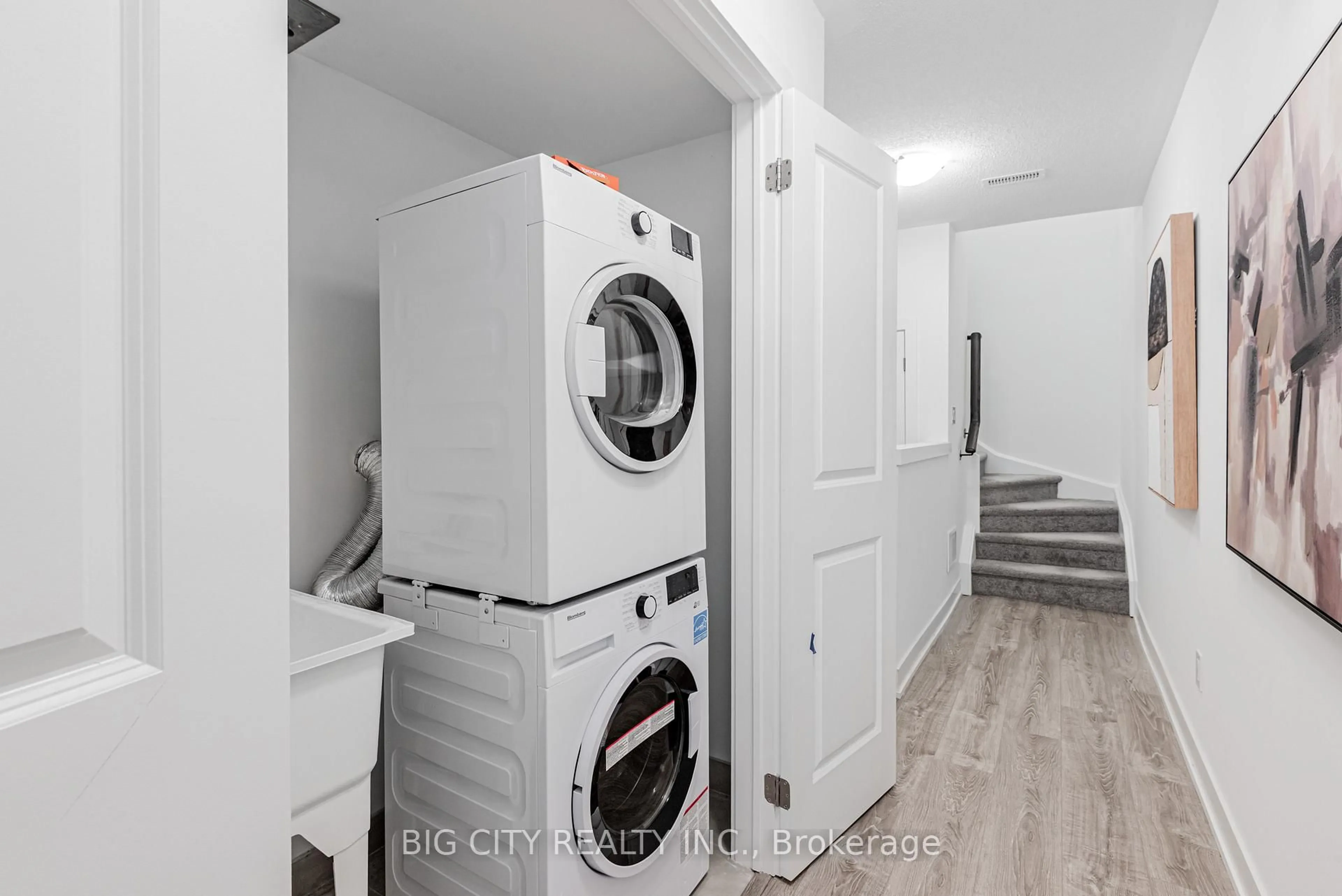 Laundry room for 27 Canton Lane, Whitchurch-Stouffville Ontario L4A 4W8