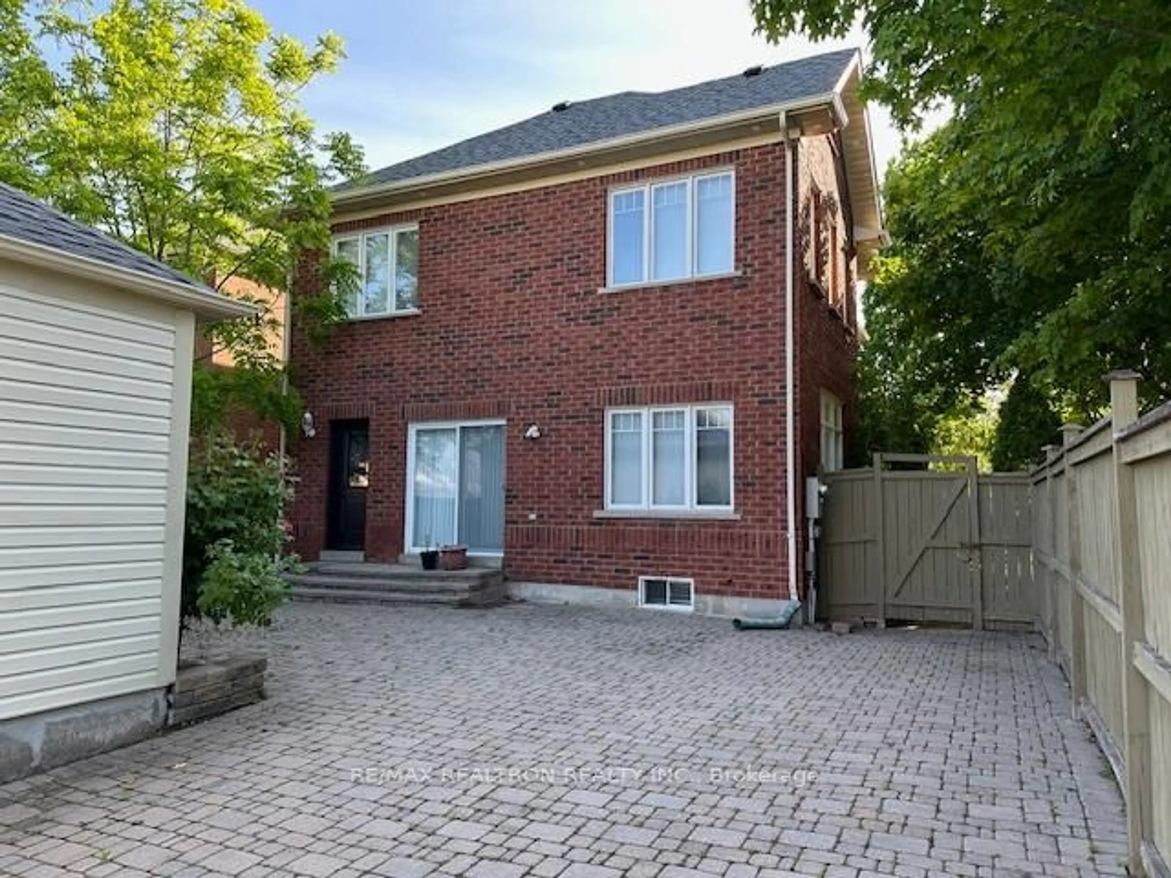 A pic from outside/outdoor area/front of a property/back of a property/a pic from drone, street for 1 Settlement Park Ave, Markham Ontario L6B 1B5