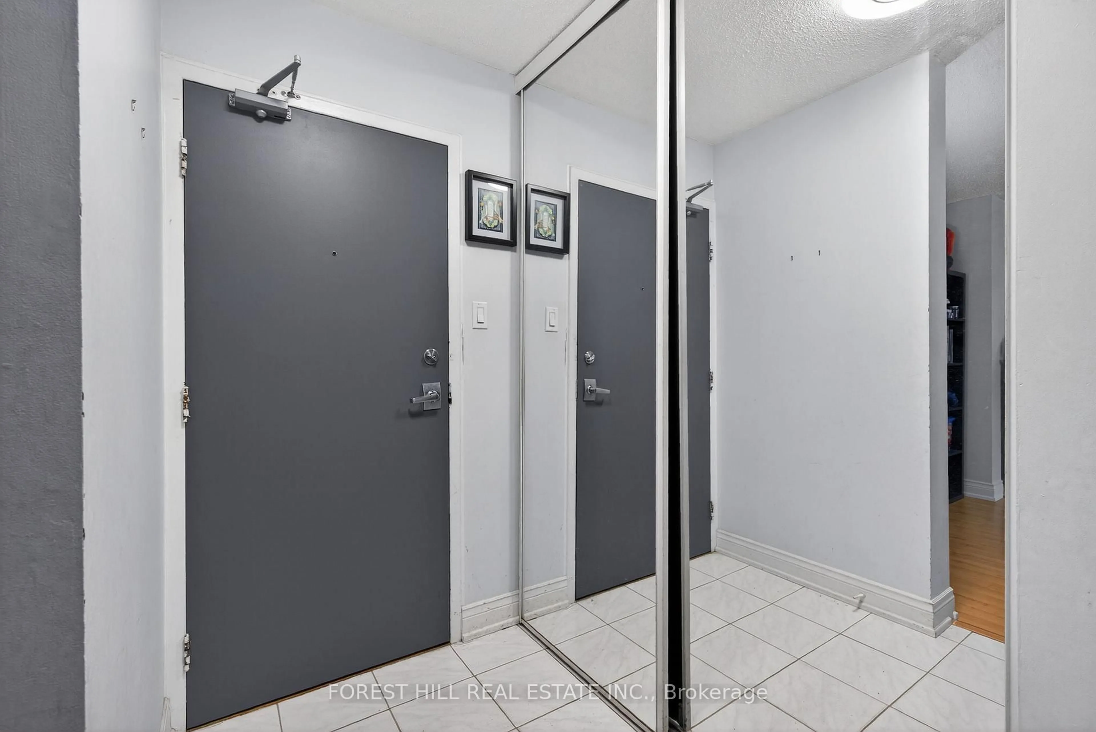 Indoor foyer for 180 DUDLEY Ave #302, Markham Ontario L3T 4X2