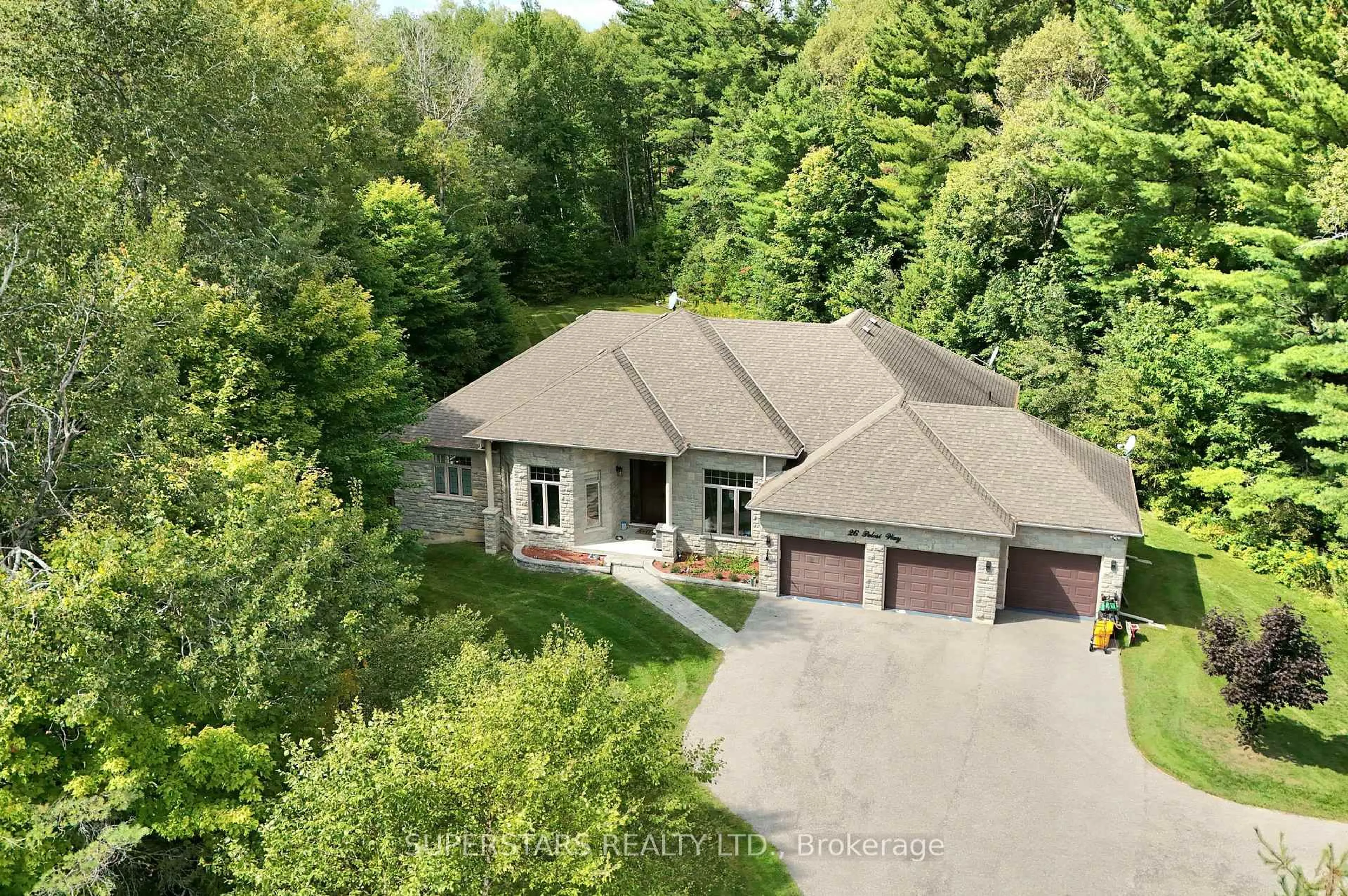 A pic from outside/outdoor area/front of a property/back of a property/a pic from drone, unknown for 26 Pelosi Way, East Gwillimbury Ontario L0G 1M0