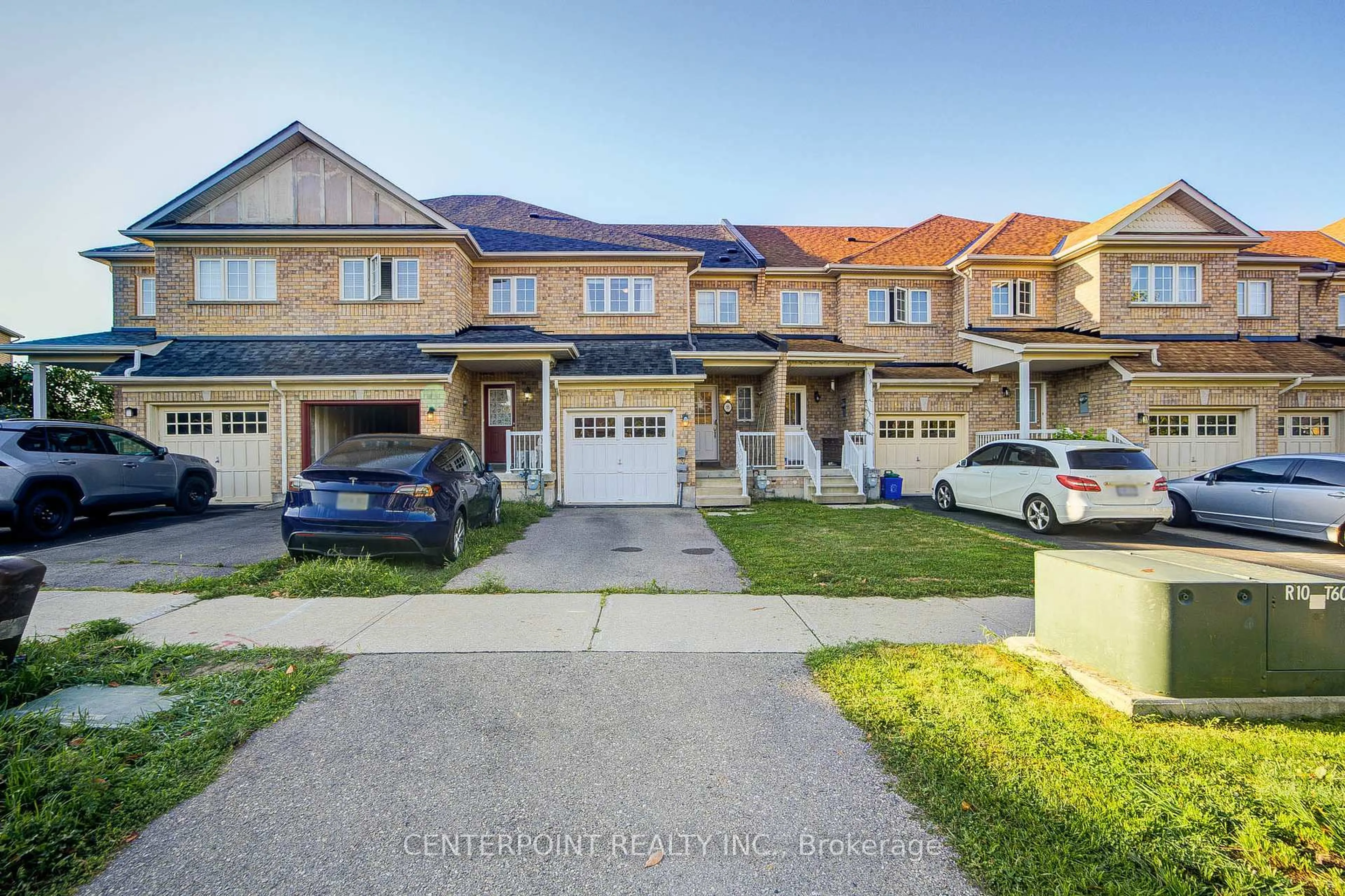 A pic from outside/outdoor area/front of a property/back of a property/a pic from drone, street for 55 Amulet Cres, Richmond Hill Ontario L4S 2V8