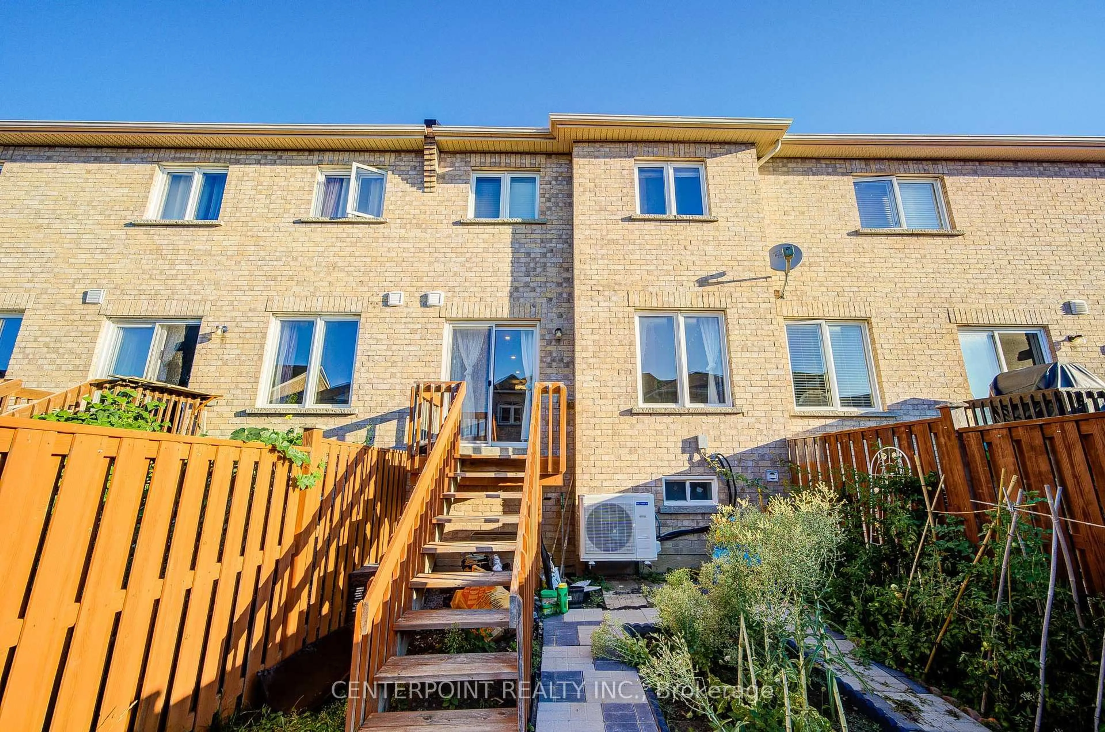 A pic from outside/outdoor area/front of a property/back of a property/a pic from drone, unknown for 55 Amulet Cres, Richmond Hill Ontario L4S 2V8