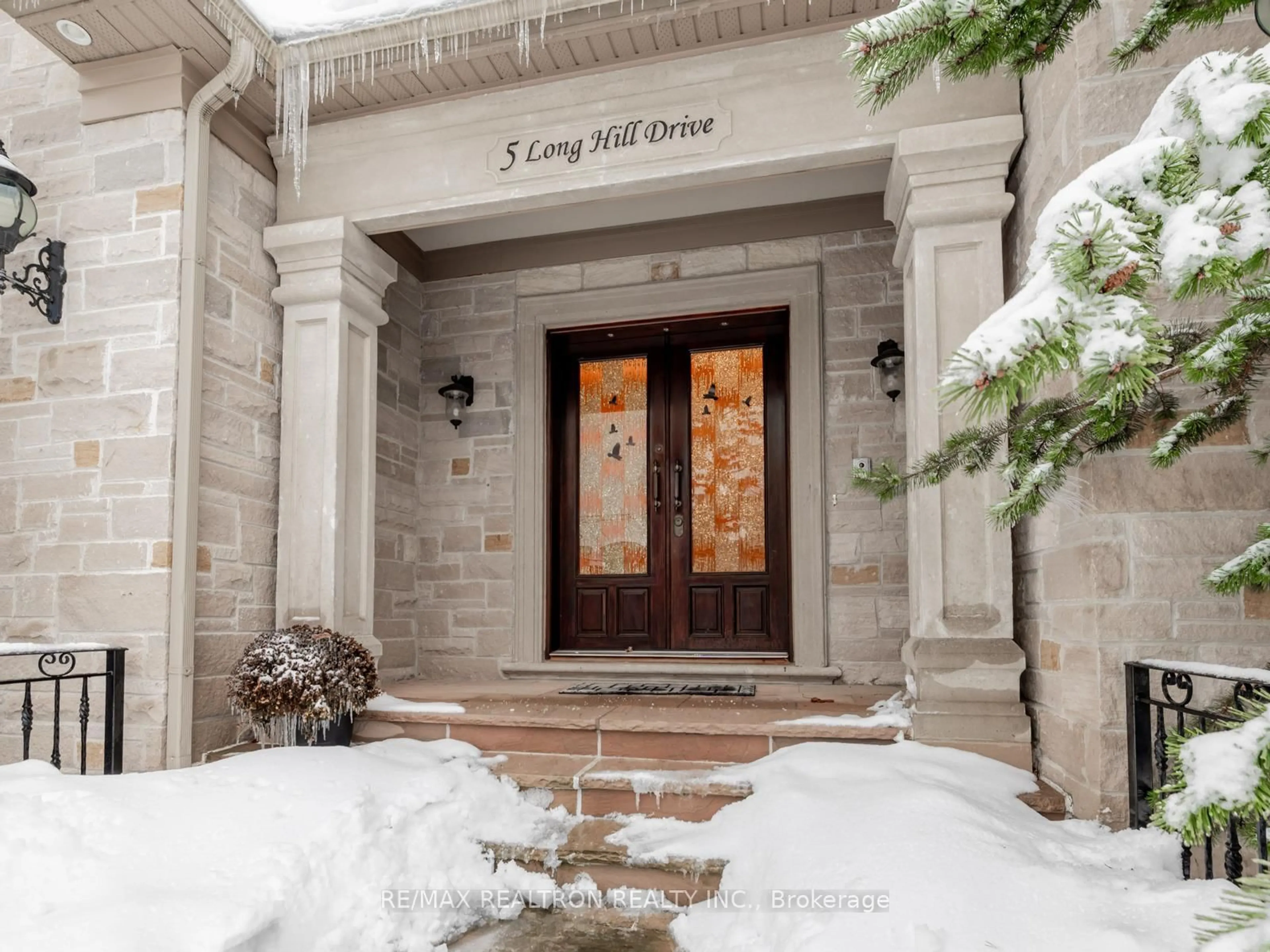 Indoor entryway for 5 Long Hill Dr, Richmond Hill Ontario L4E 3M5