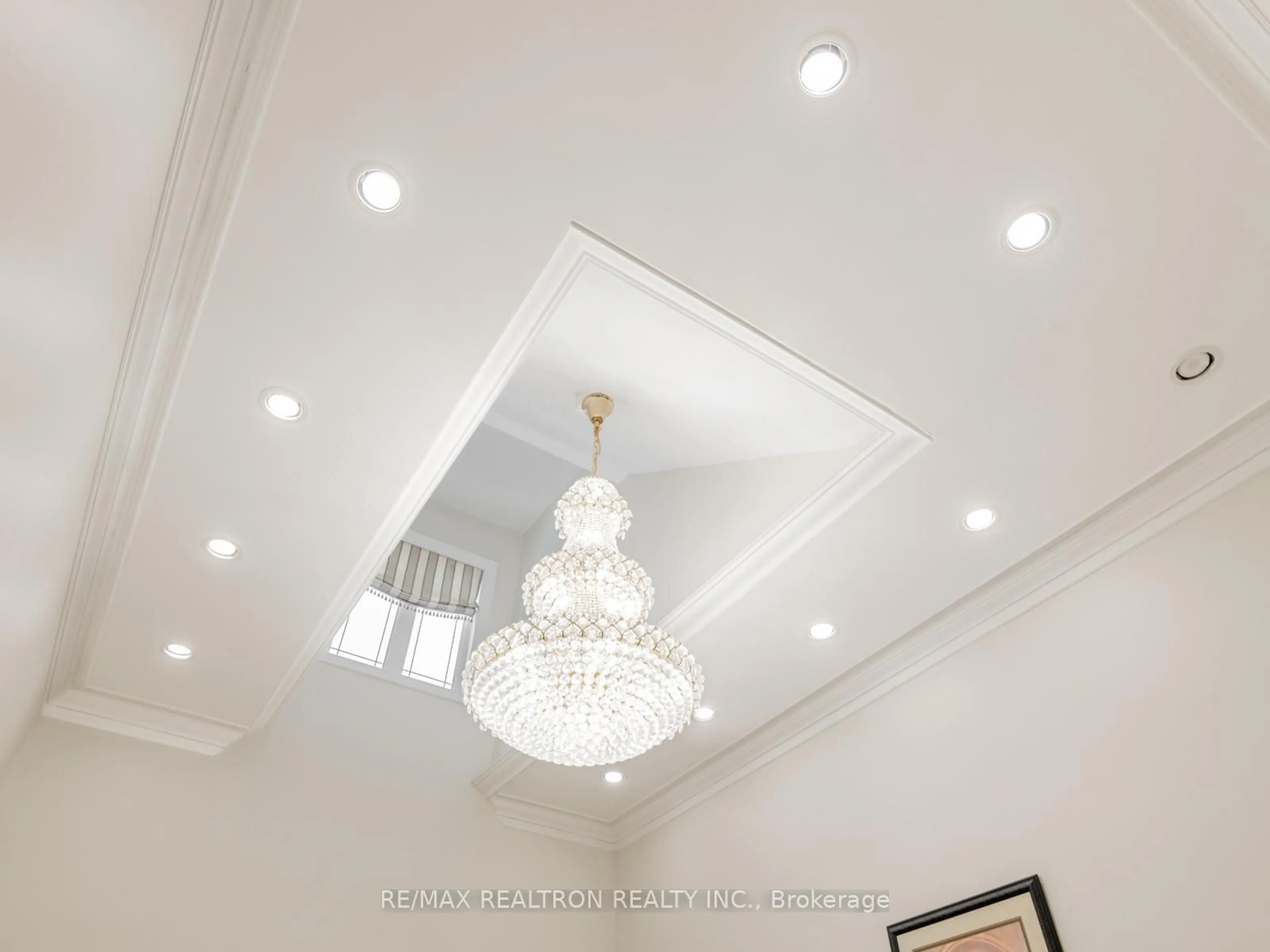 Indoor foyer for 5 Long Hill Dr, Richmond Hill Ontario L4E 3M5