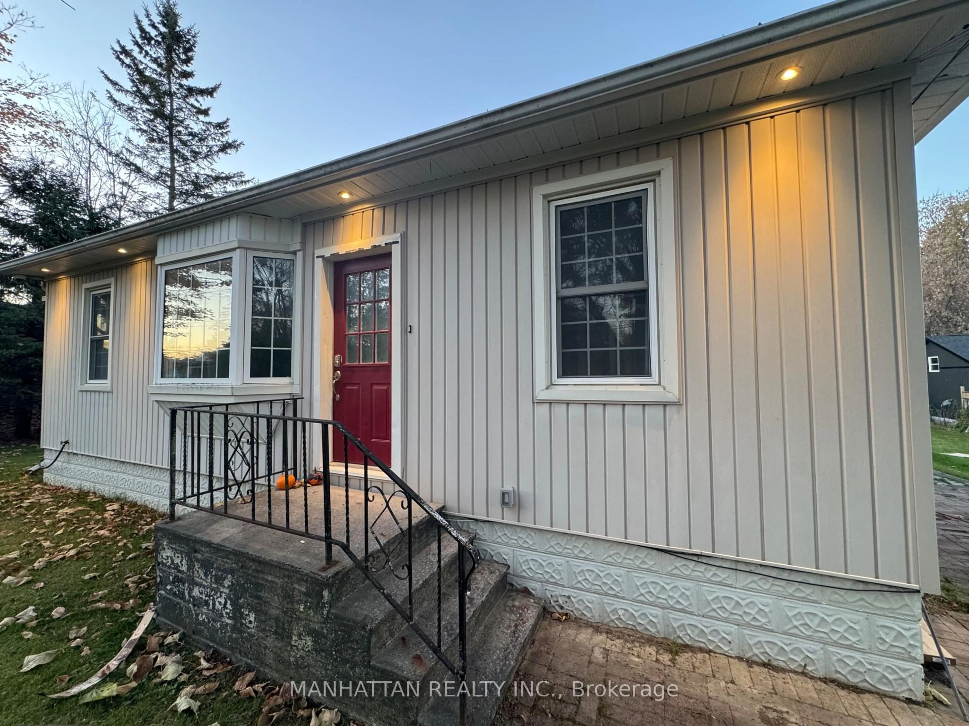 Home with vinyl exterior material, street for 10 Victor Dr, Whitchurch-Stouffville Ontario L4A 3G5