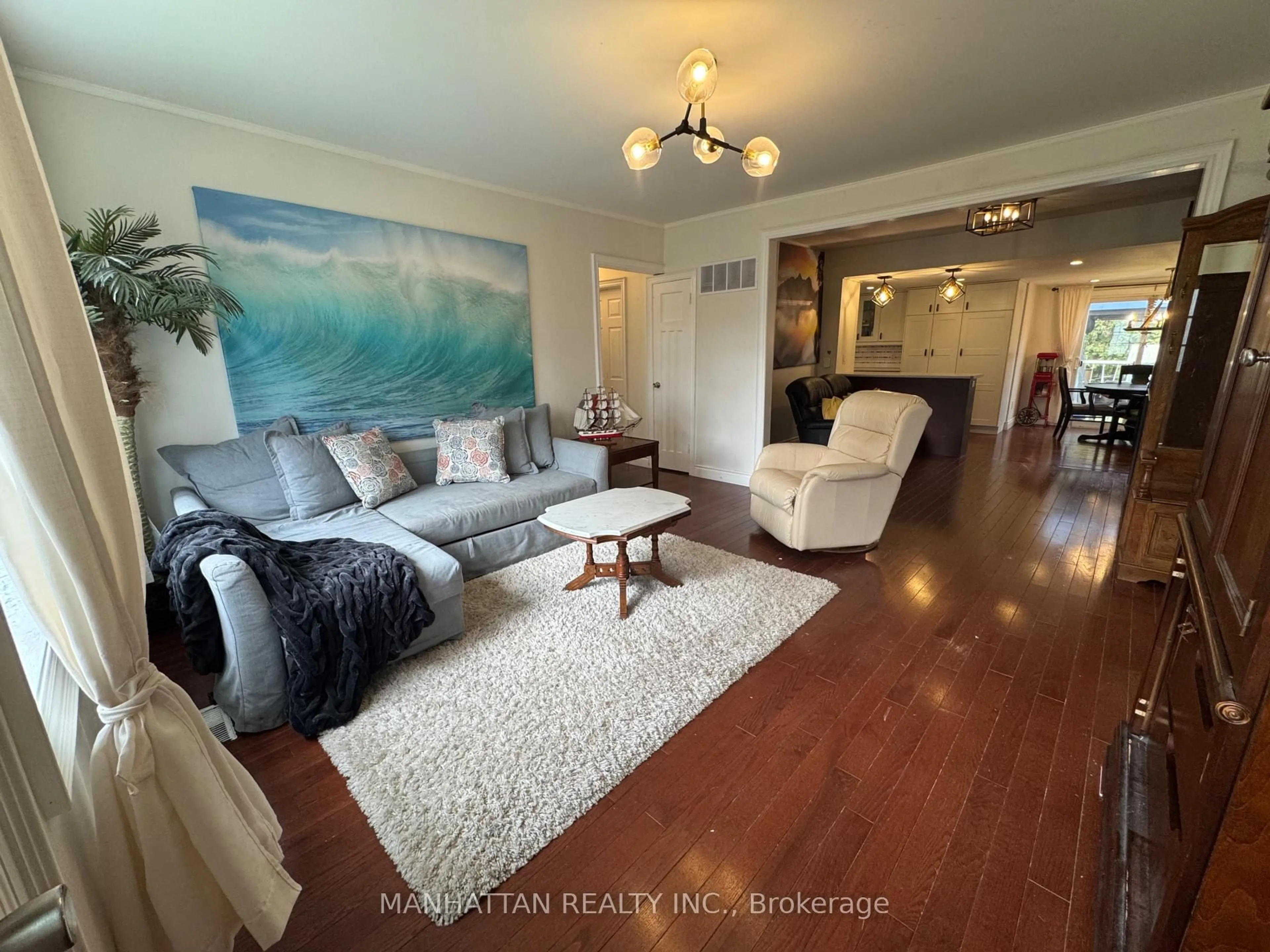 Living room with furniture, unknown for 10 Victor Dr, Whitchurch-Stouffville Ontario L4A 3G5