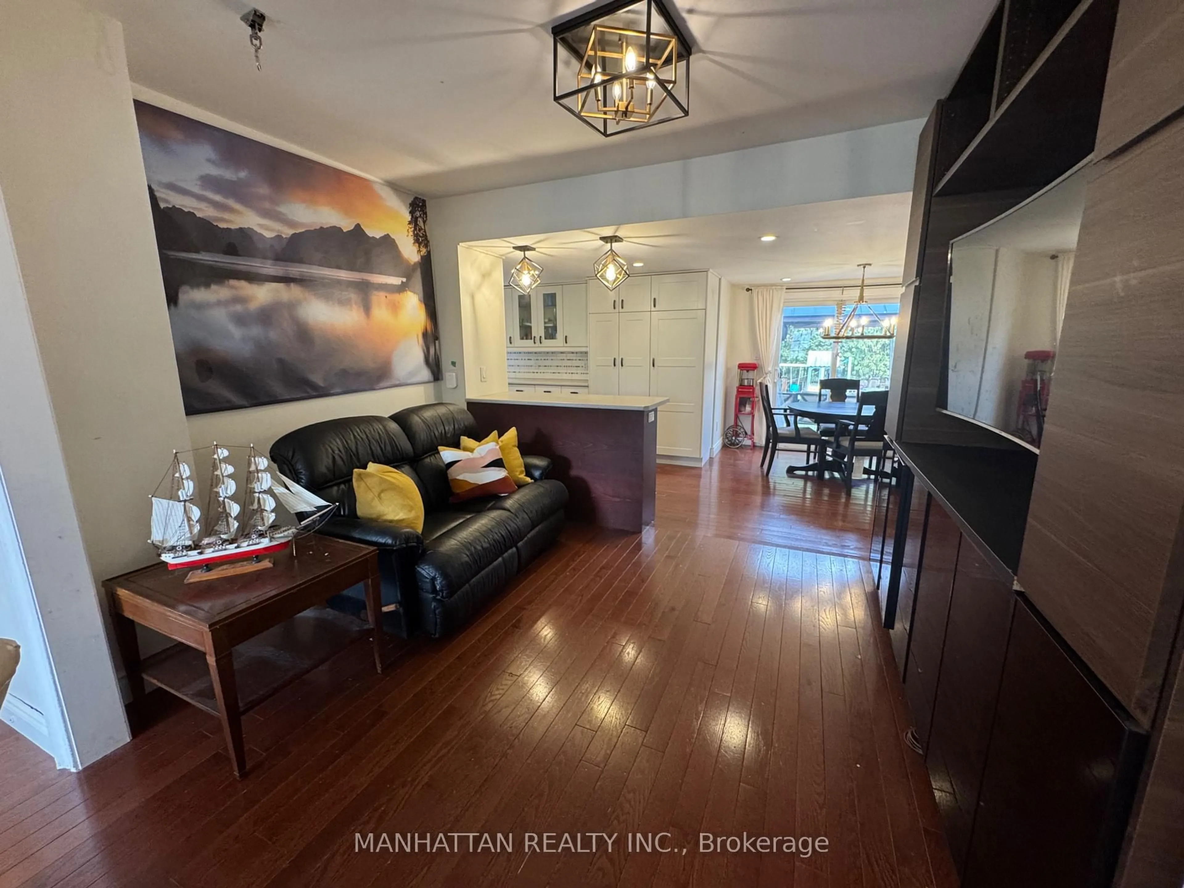 Unknown for 10 Victor Dr, Whitchurch-Stouffville Ontario L4A 3G5