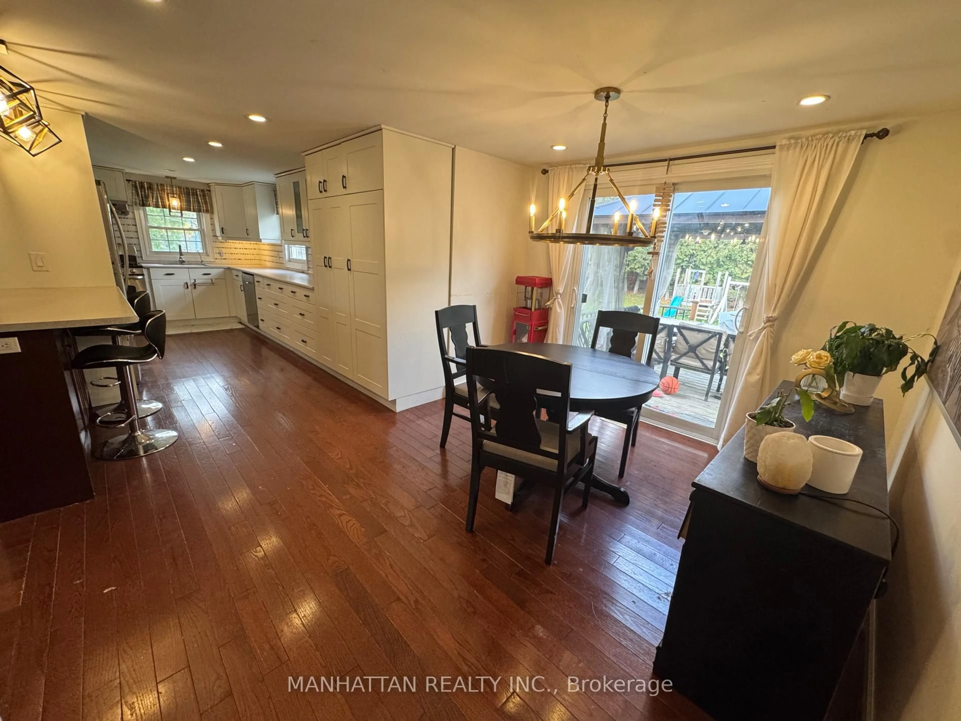 Unknown for 10 Victor Dr, Whitchurch-Stouffville Ontario L4A 3G5