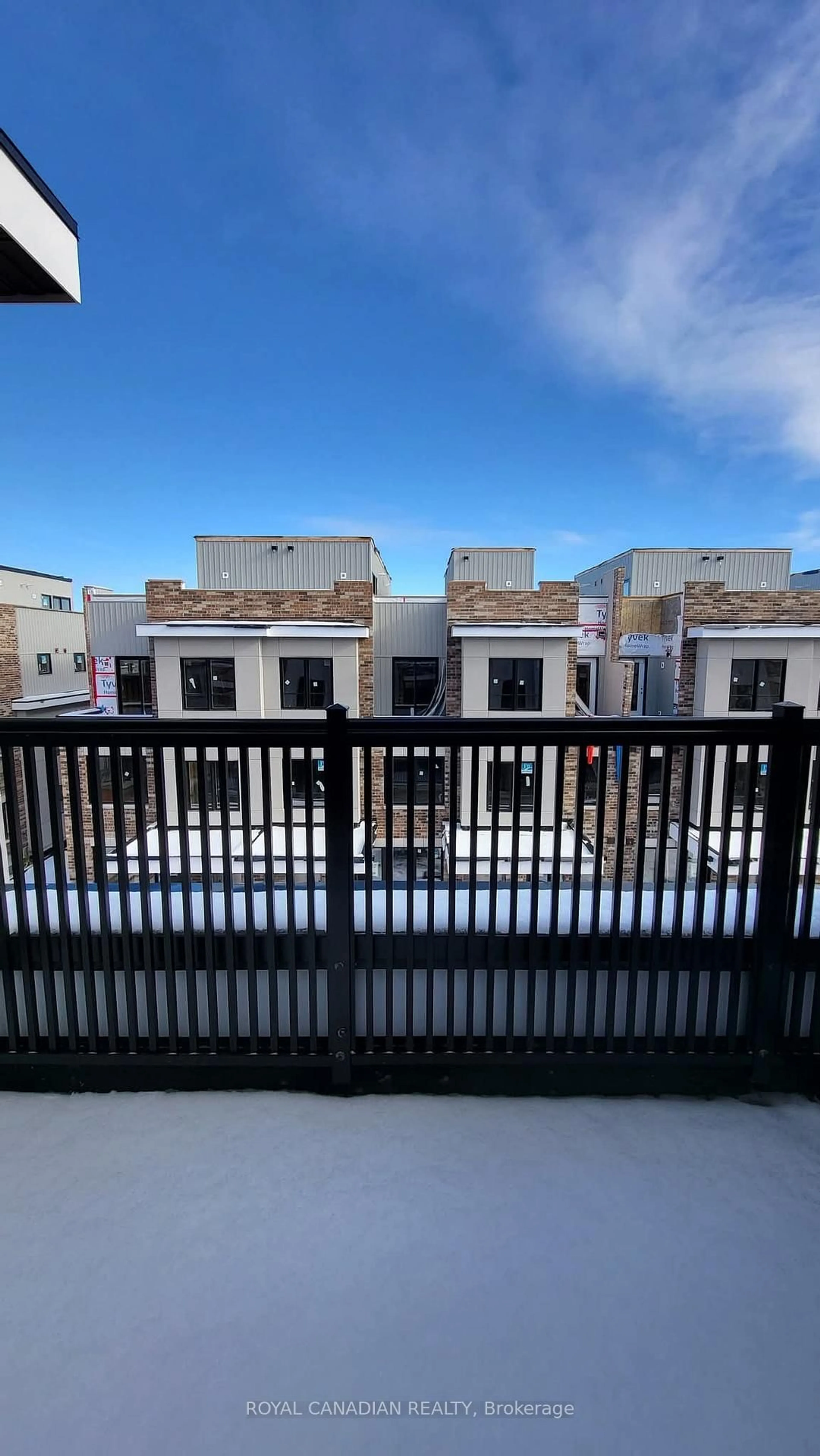 A pic from outside/outdoor area/front of a property/back of a property/a pic from drone, city buildings view from balcony for 50 Baynes Way #7, Bradford West Gwillimbury Ontario L3Z 4M4