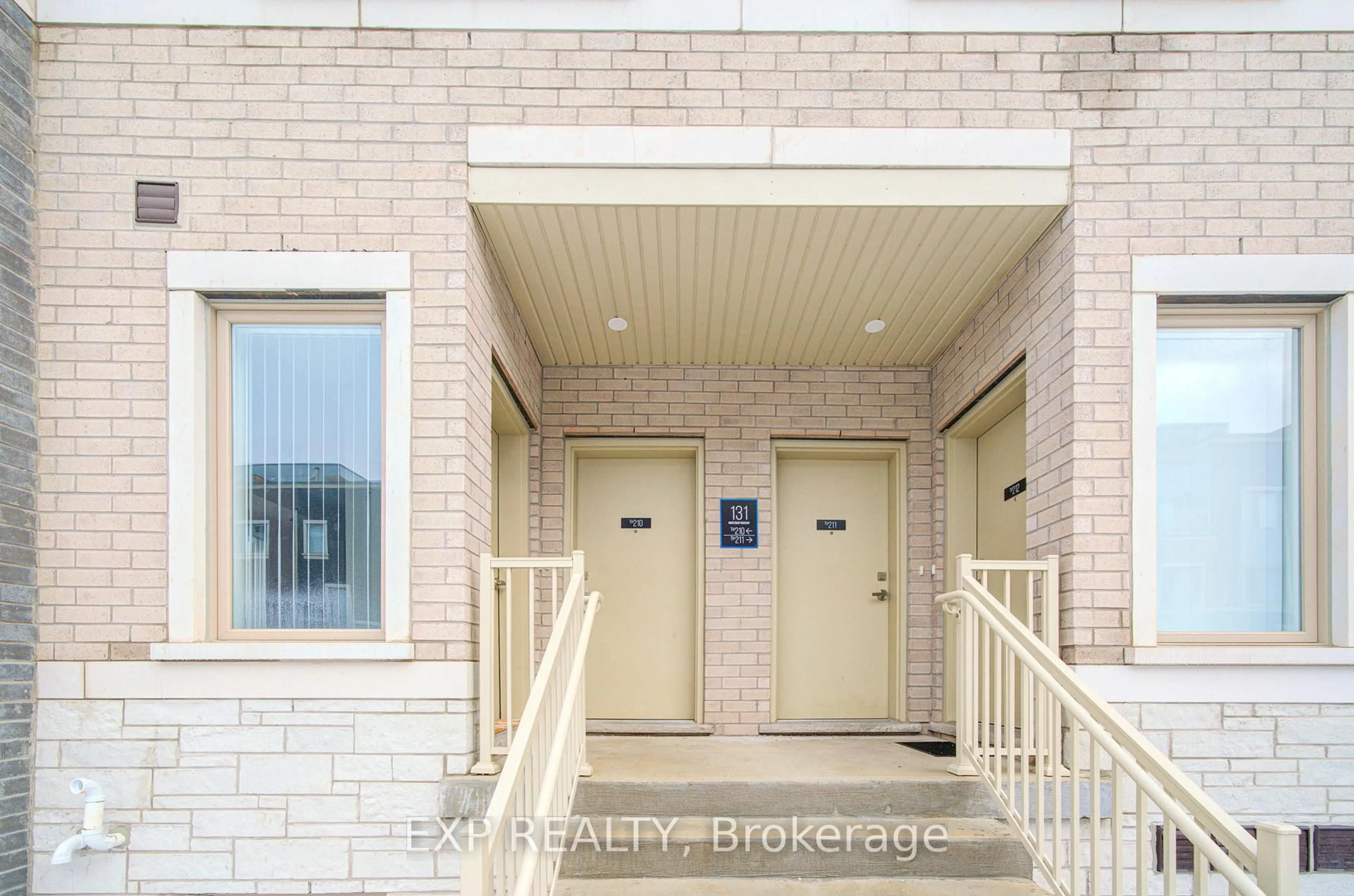 Indoor entryway for 131 Honeycrisp Cres #TH210, Vaughan Ontario L4K 0N7