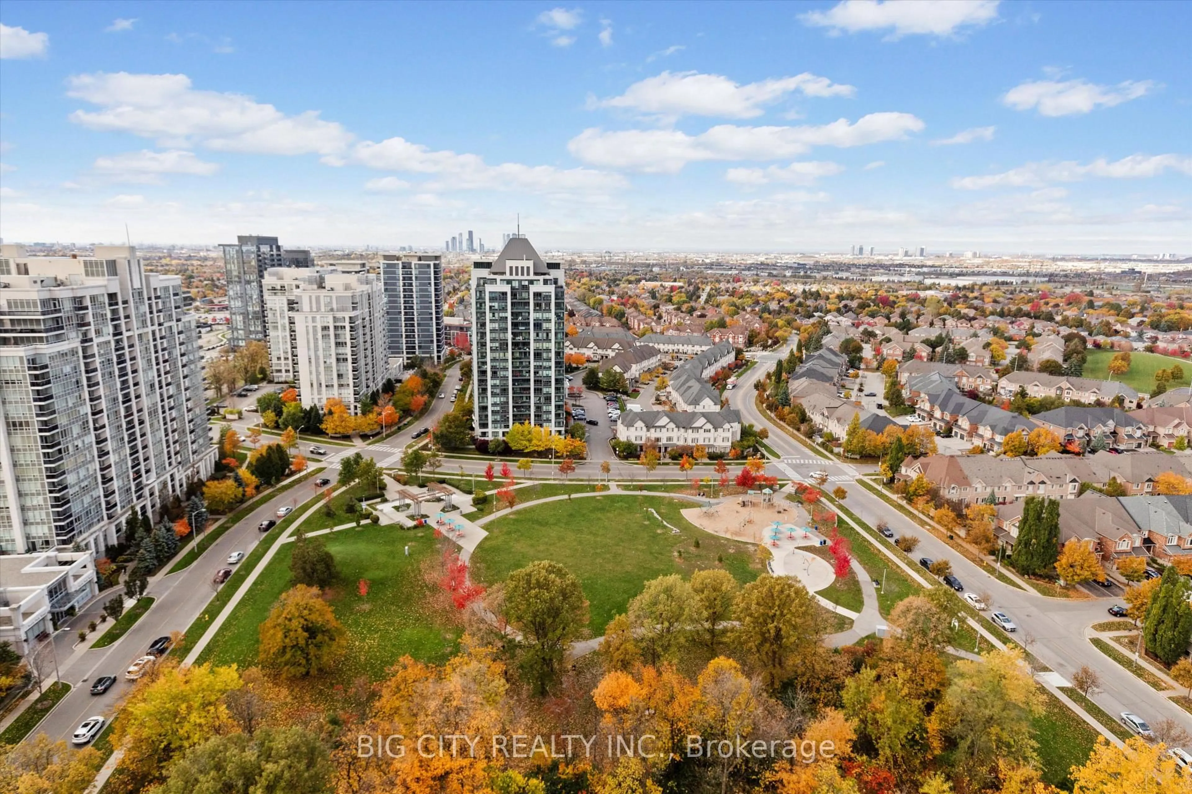 A pic from outside/outdoor area/front of a property/back of a property/a pic from drone, city buildings view from balcony for 7890 Bathurst St #2210, Vaughan Ontario L4J 0J8