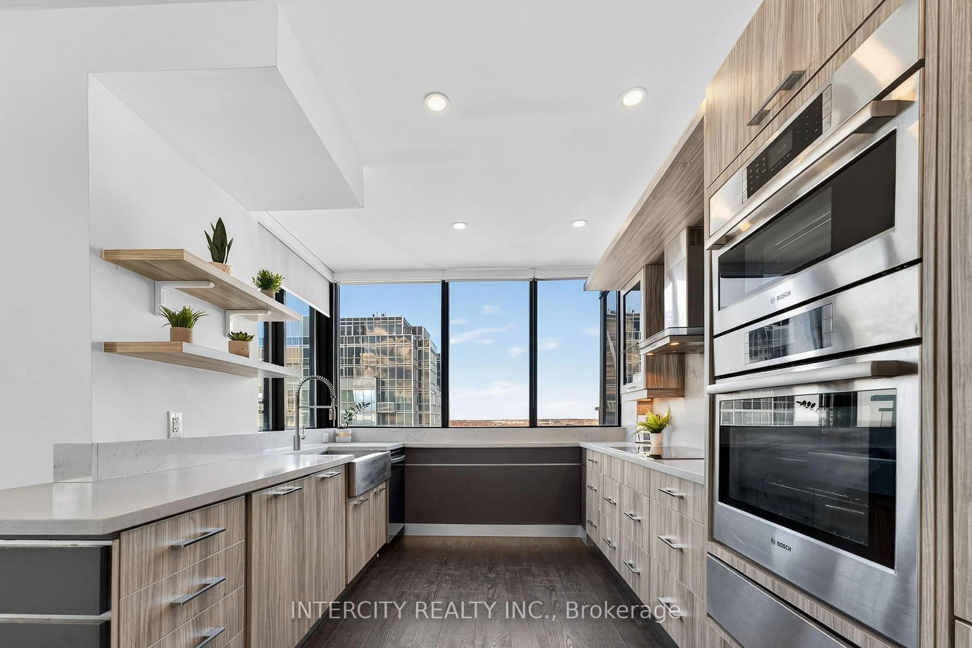 Contemporary kitchen, unknown for 2910 Highway 7 Rd #Ph05 (3605), Vaughan Ontario L4K 0H8