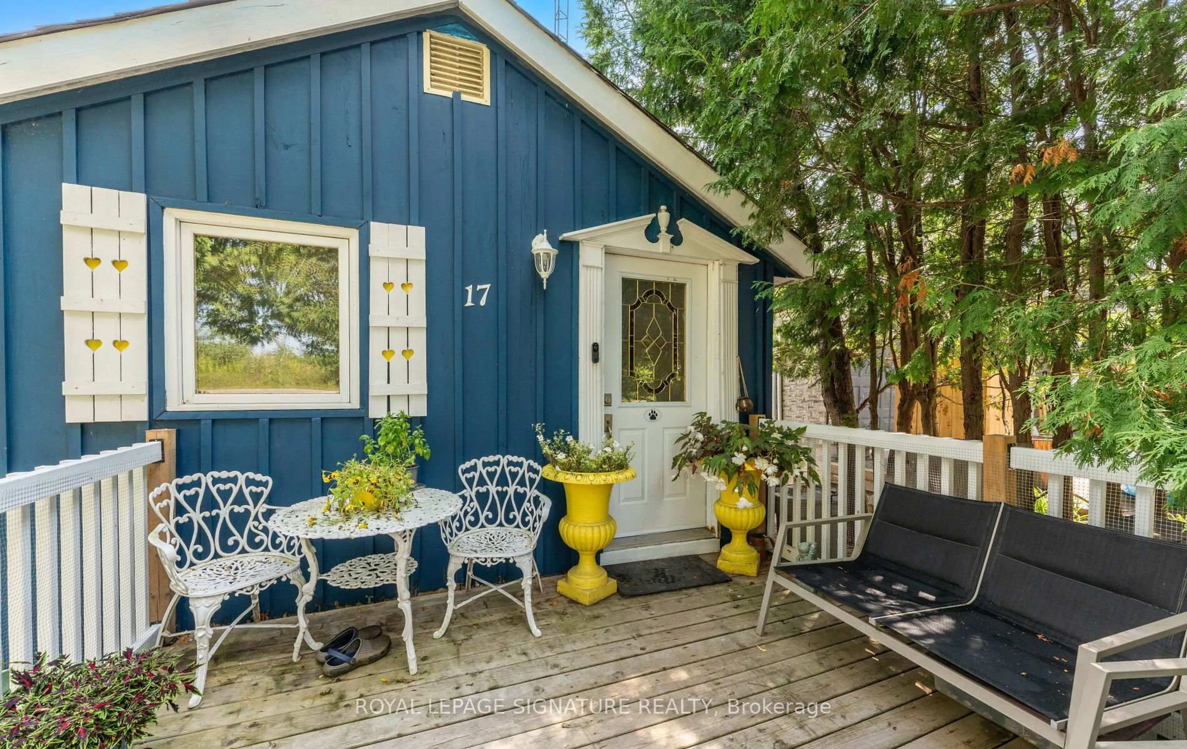 Patio, street for 17 Mustard St, Uxbridge Ontario L9P 1R2