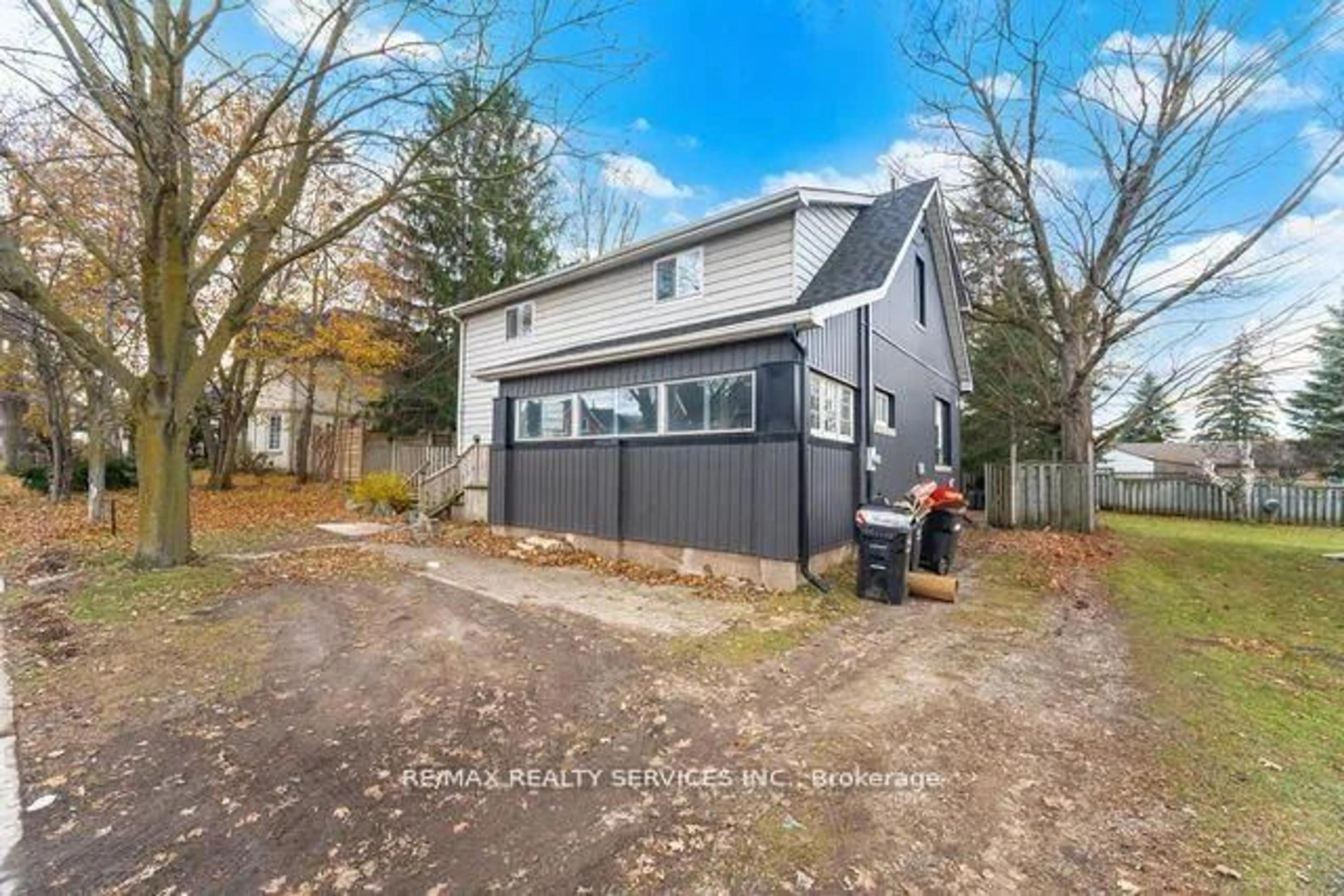 Unknown for 102 Queen St, New Tecumseth Ontario L0G 1W0