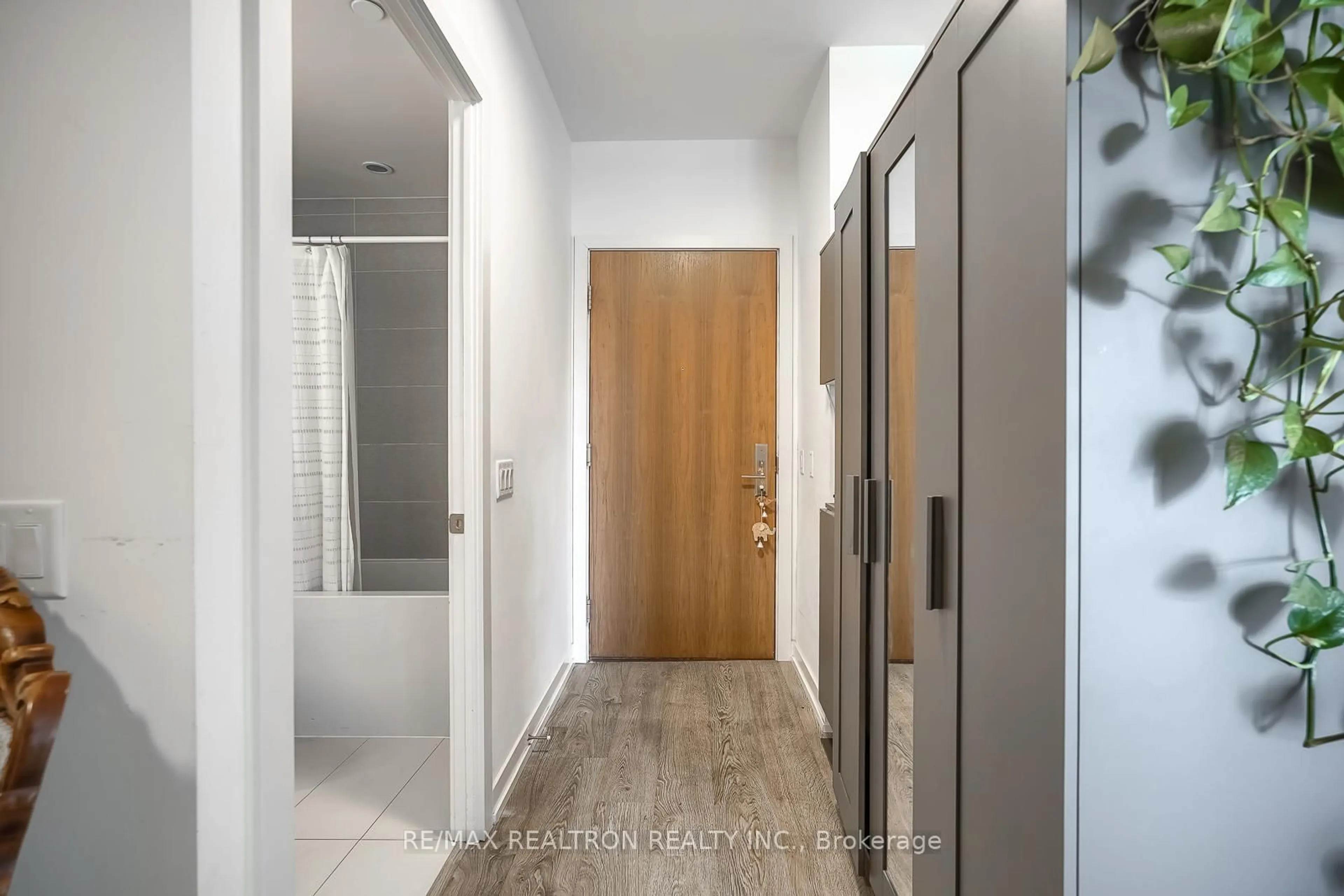 Indoor entryway for 1 Grandview Ave #2707, Markham Ontario L3T 0G7