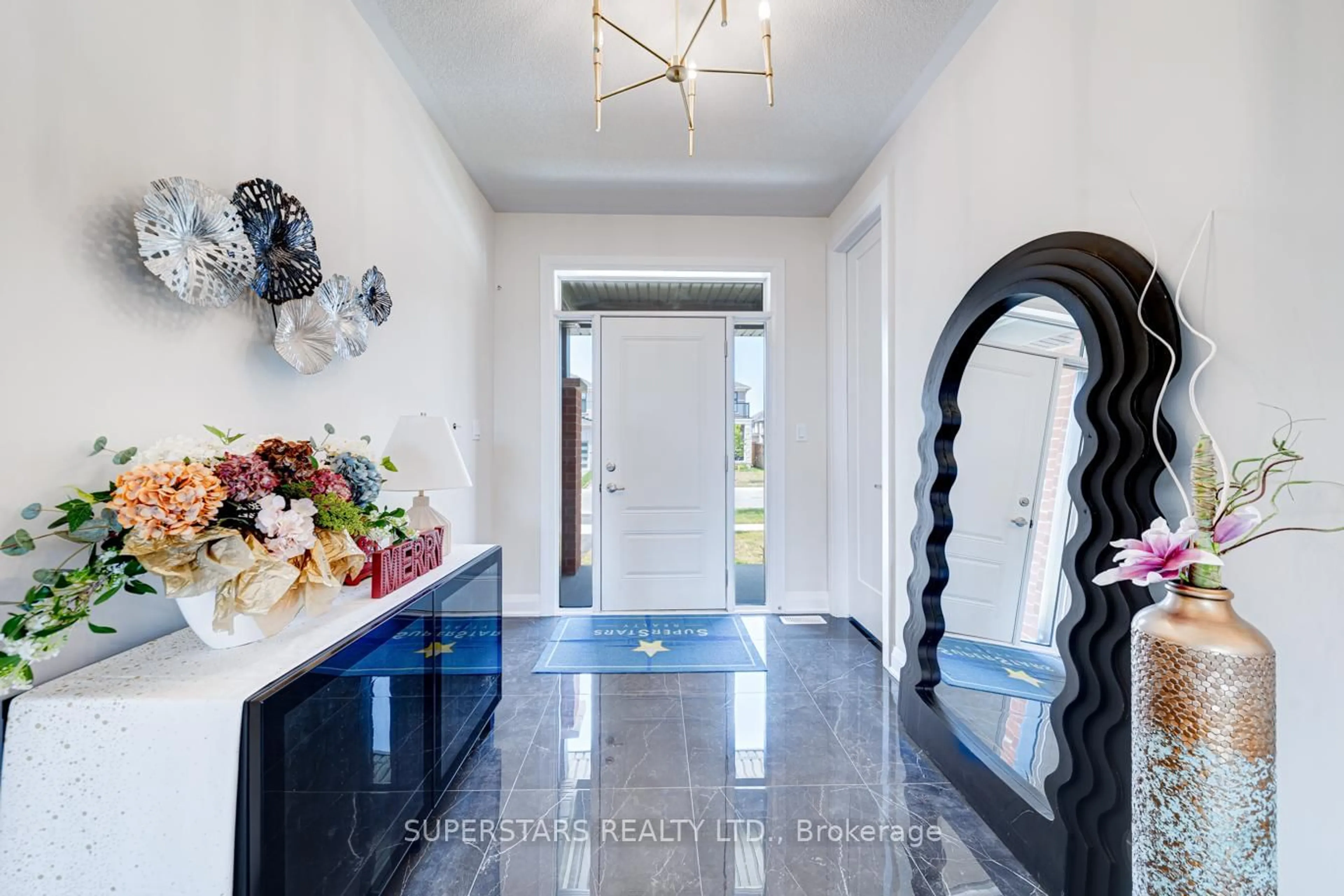 Indoor entryway for 33 John Dallimore Dr, Georgina Ontario L4P 0S6