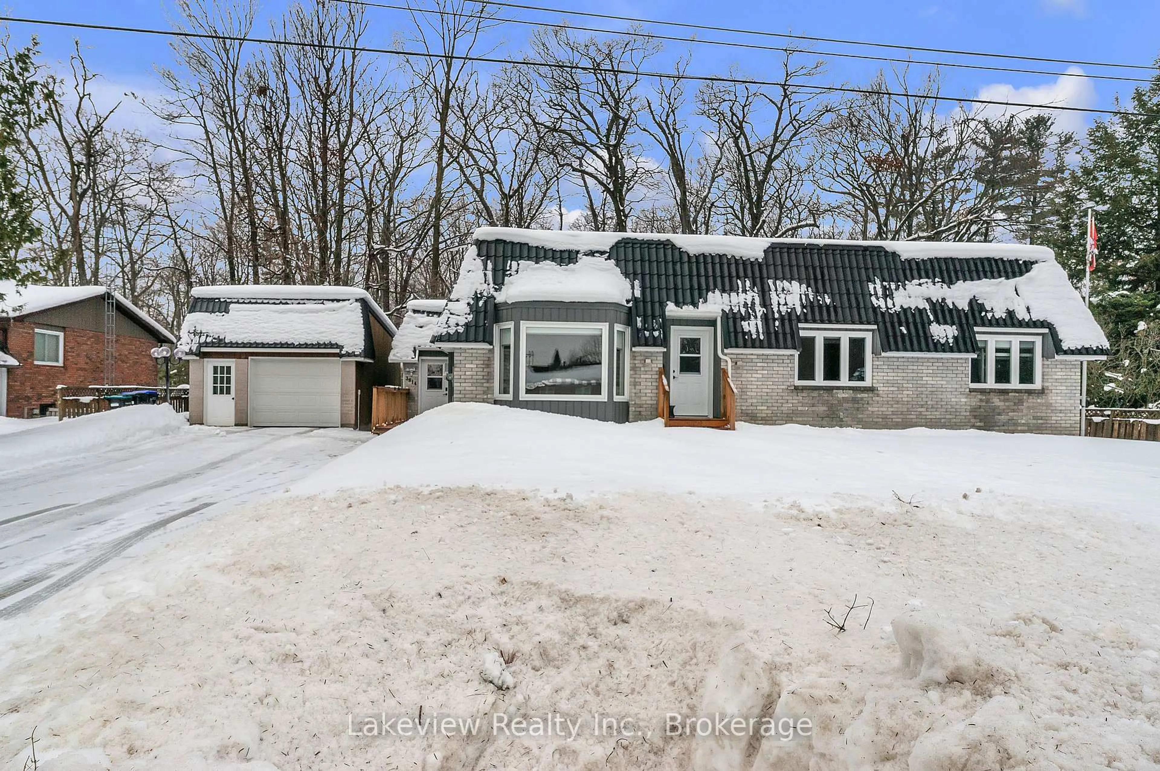 A pic from outside/outdoor area/front of a property/back of a property/a pic from drone, street for 3914 ROSEMARY Lane, Innisfil Ontario L9S 2L6