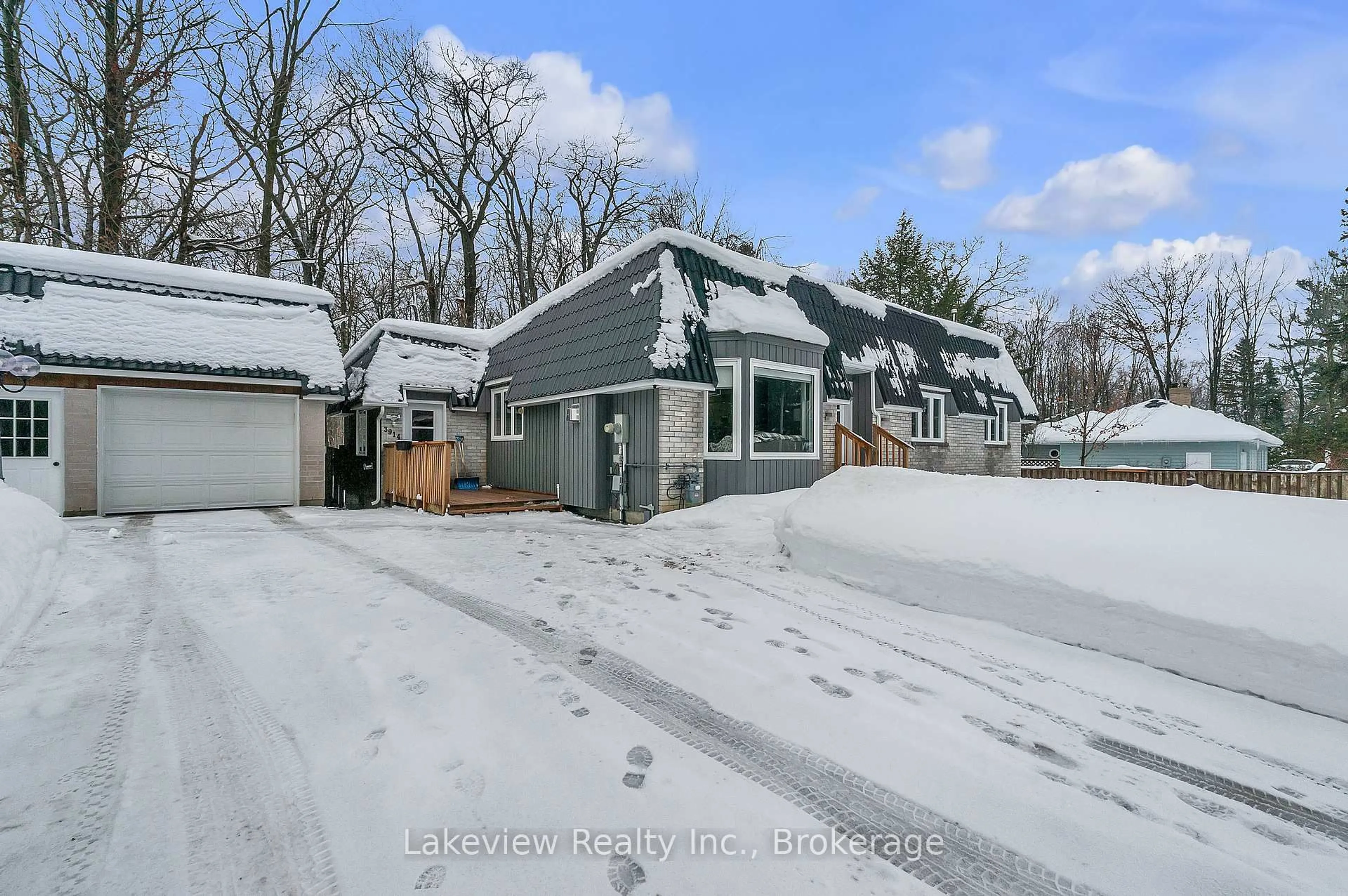 A pic from outside/outdoor area/front of a property/back of a property/a pic from drone, street for 3914 ROSEMARY Lane, Innisfil Ontario L9S 2L6