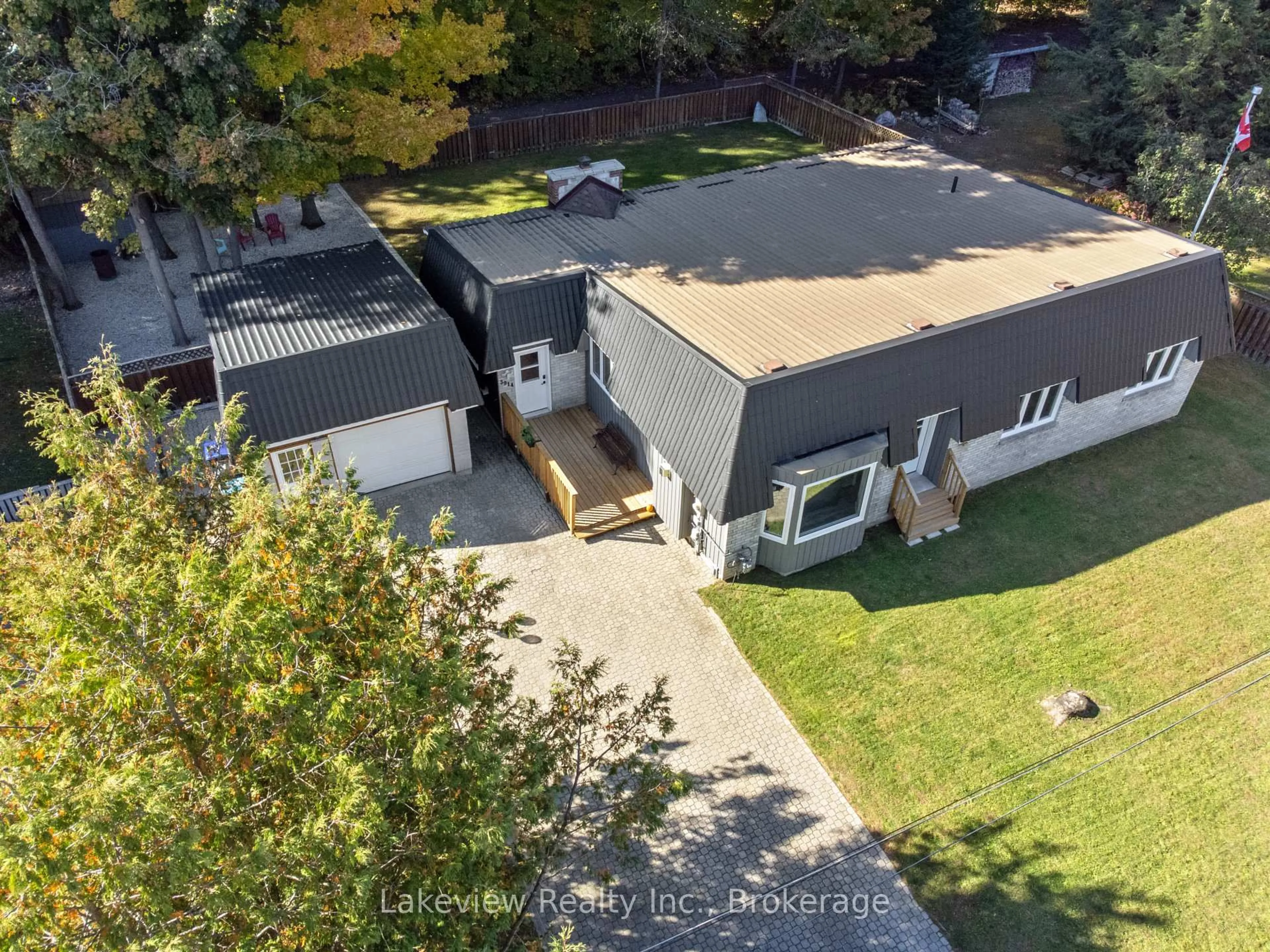 A pic from outside/outdoor area/front of a property/back of a property/a pic from drone, street for 3914 ROSEMARY Lane, Innisfil Ontario L9S 2L6