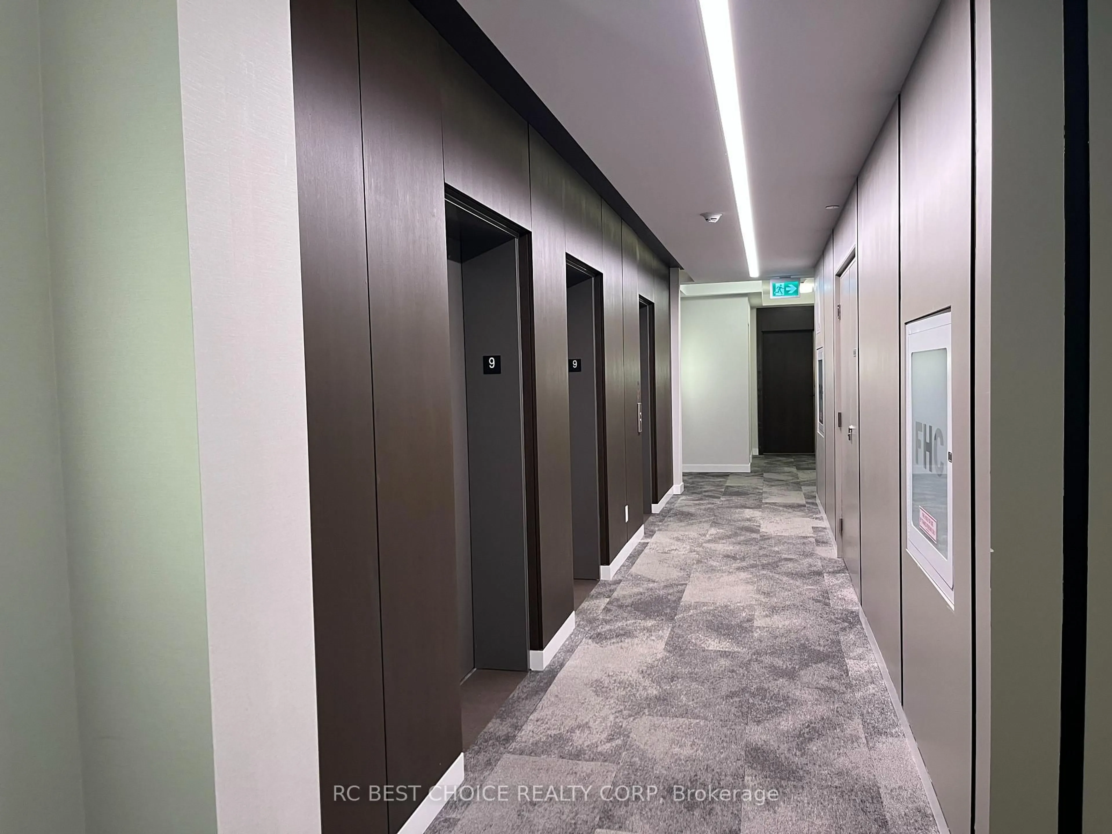 Indoor foyer for 8888 Yonge St #904, Richmond Hill Ontario L4C 6Z1