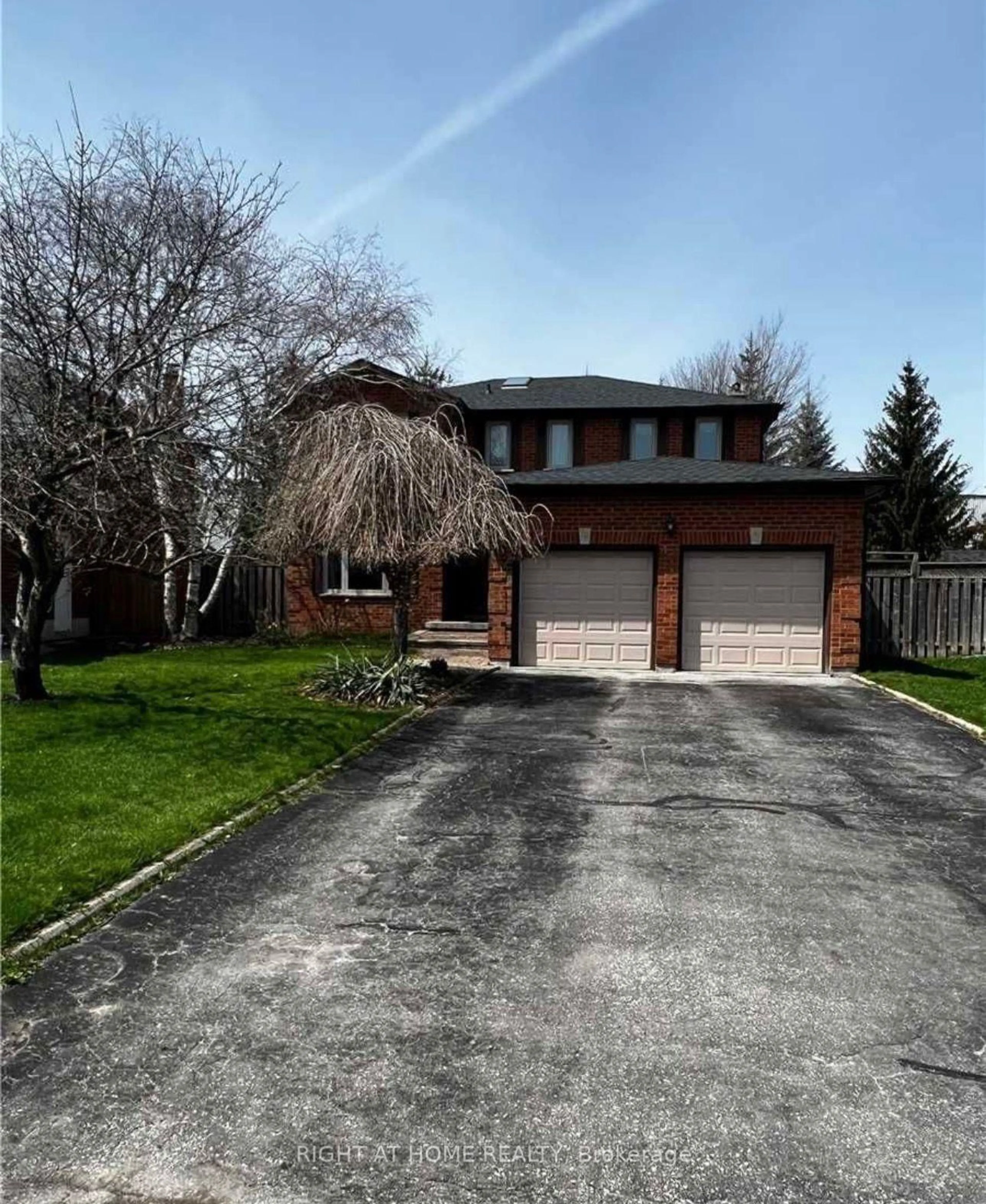Home with brick exterior material, street for 43 Doris Cres, Newmarket Ontario L3Y 7V3
